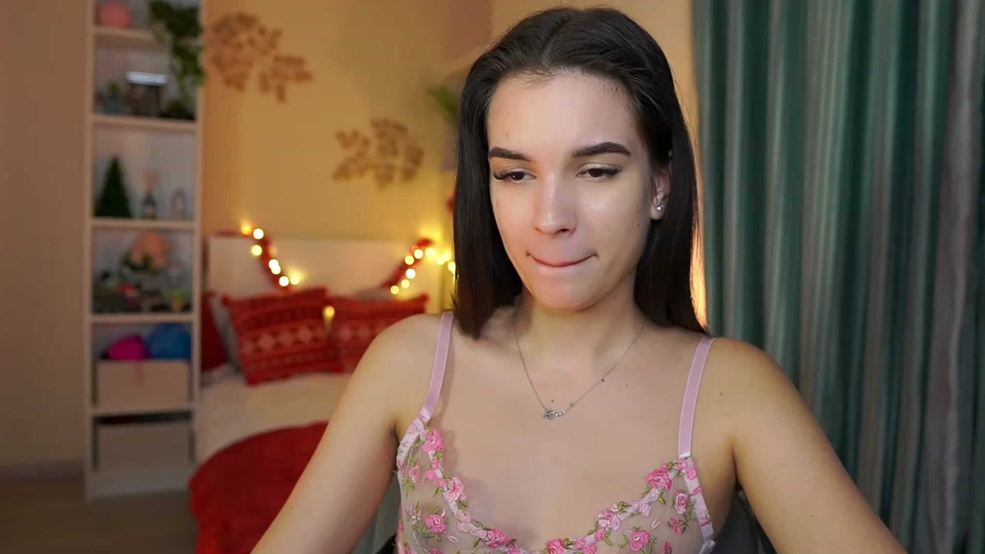 Gallery image thumbnail from Kylie_Quinn's myfreecams stream on, 01/01/2024, 22:26 image 14 of 20