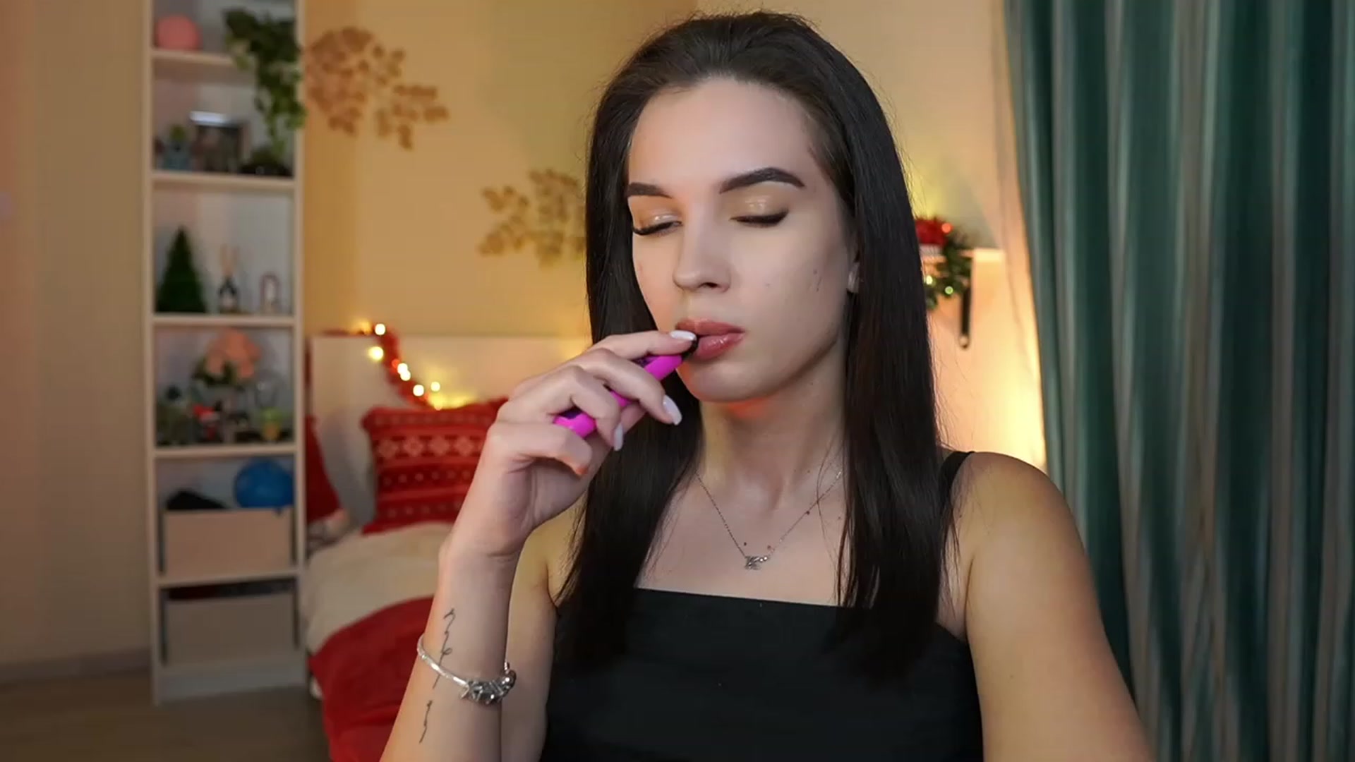 Gallery image thumbnail from Kylie_Quinn's myfreecams stream on, 01/07/2024, 22:16 image 17 of 20