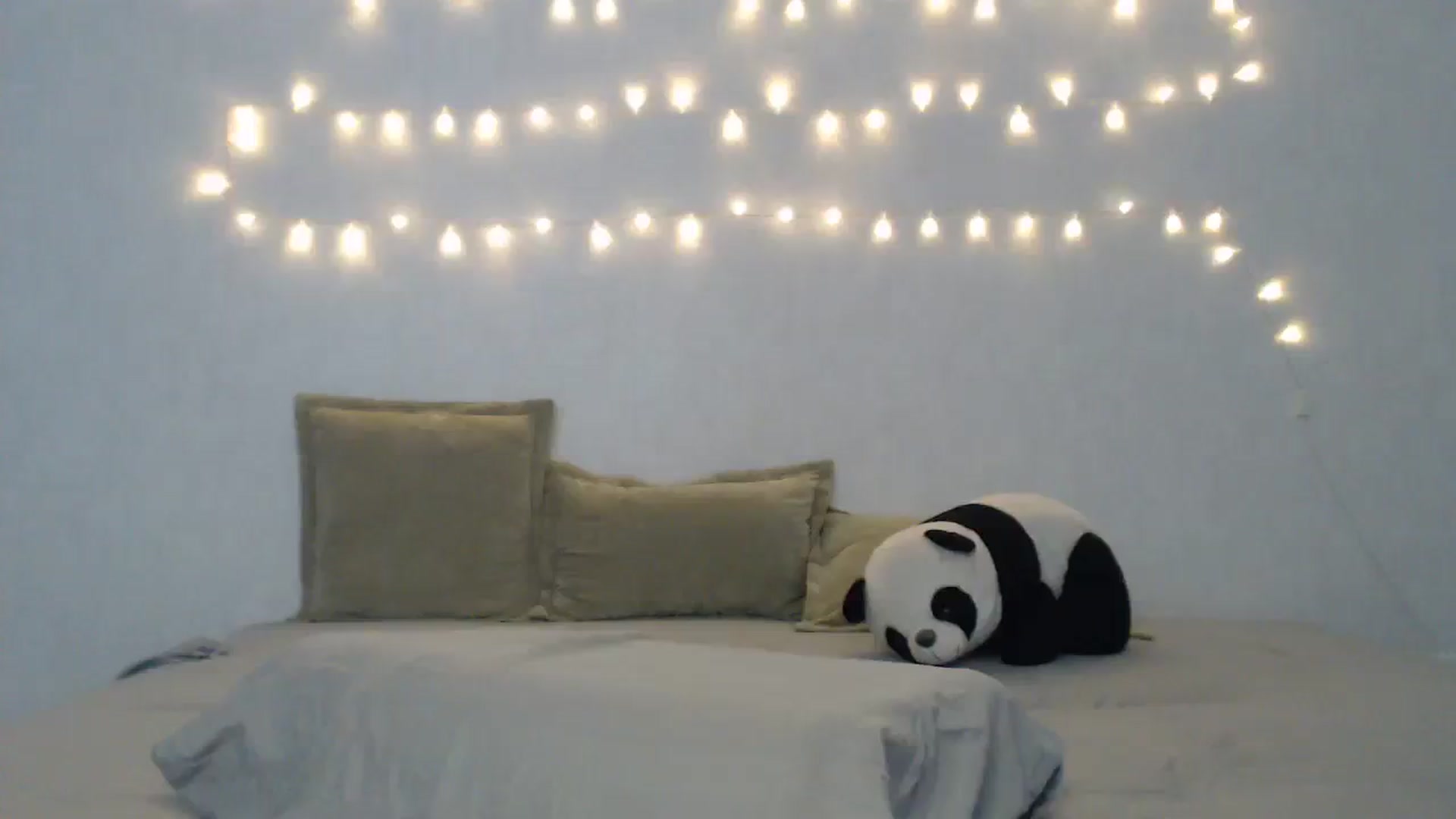 Gallery image thumbnail from Kylie_X's myfreecams stream on, 03/13/2024, 08:13 image 16 of 20