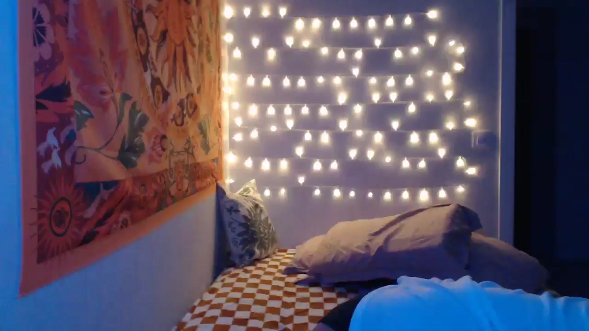 Gallery image thumbnail from Kylie_X's myfreecams stream on, 12/19/2024, 16:01 image 15 of 20