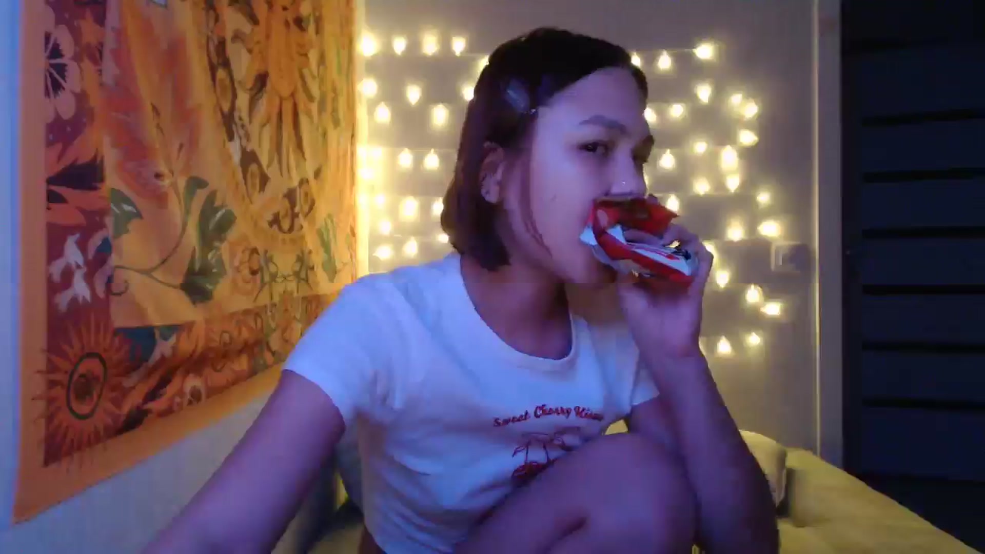 Gallery image thumbnail from Kylie_X's myfreecams stream on, 12/20/2024, 15:51 image 10 of 20