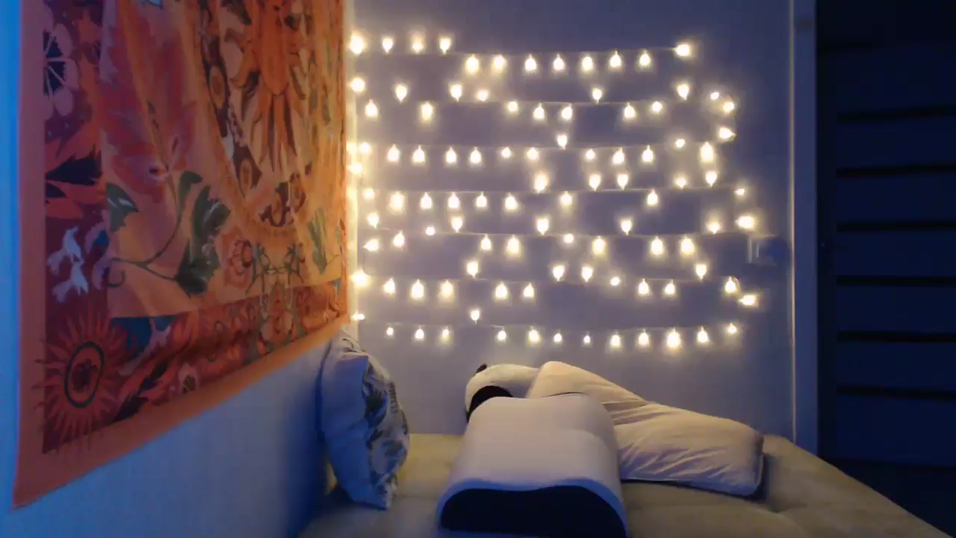 Gallery image thumbnail from Kylie_X's myfreecams stream on, 12/20/2024, 15:51 image 4 of 20