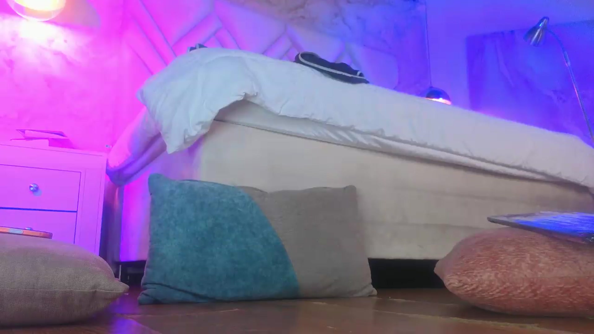 Gallery image thumbnail from Kylle2050's myfreecams stream on, 05/07/2026, 13:57 image 6 of 20