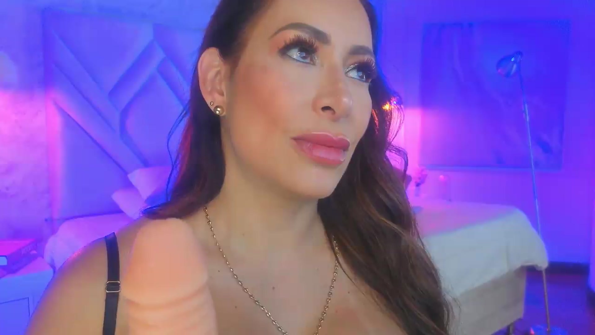 Gallery image thumbnail from Kylle2050's myfreecams stream on, 05/09/2026, 12:54 image 15 of 20