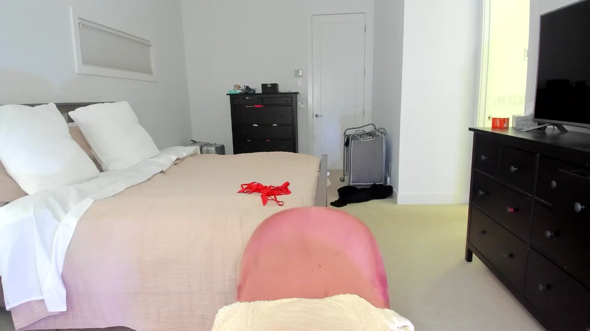 Gallery image thumbnail from Kymmmy's myfreecams stream on, 05/13/2024, 22:30 image 9 of 20