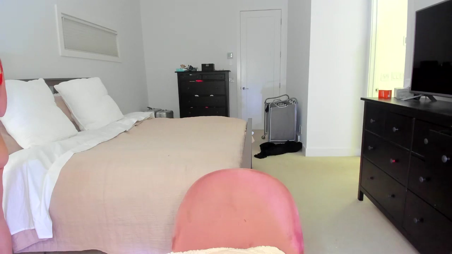 Gallery image thumbnail from Kymmmy's myfreecams stream on, 05/13/2024, 22:30 image 5 of 20