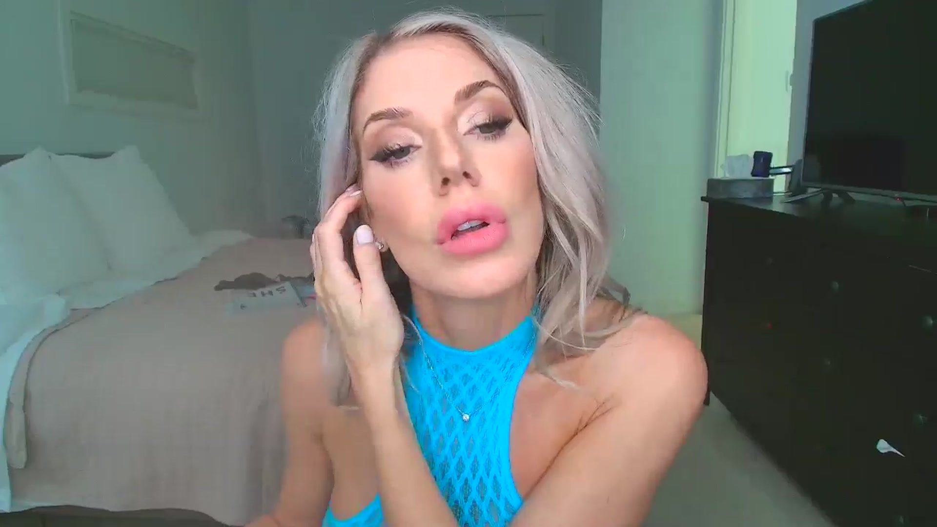 Gallery image thumbnail from Kymmmy's myfreecams stream on, 05/29/2024, 01:00 image 20 of 20