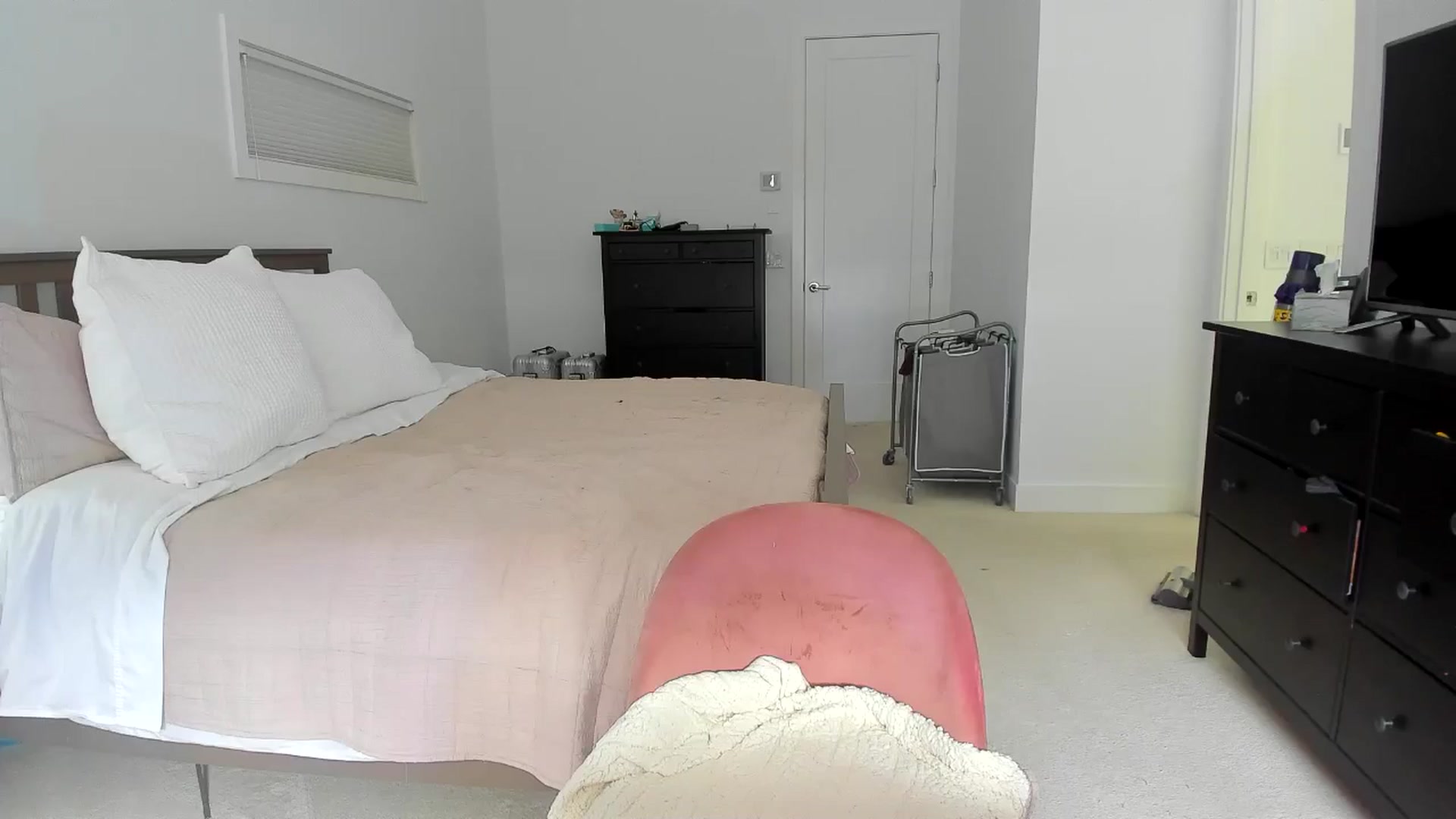 Gallery image thumbnail from Kymmmy's myfreecams stream on, 05/30/2024, 20:24 image 17 of 20
