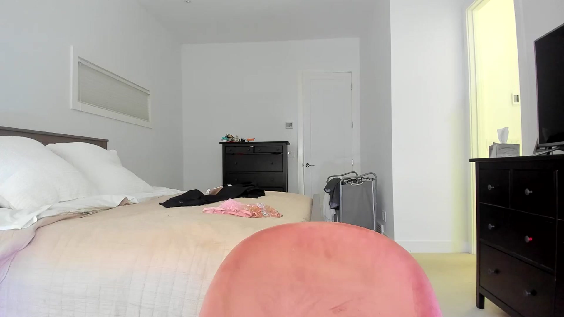 Gallery image thumbnail from Kymmmy's myfreecams stream on, 06/11/2024, 19:25 image 6 of 20
