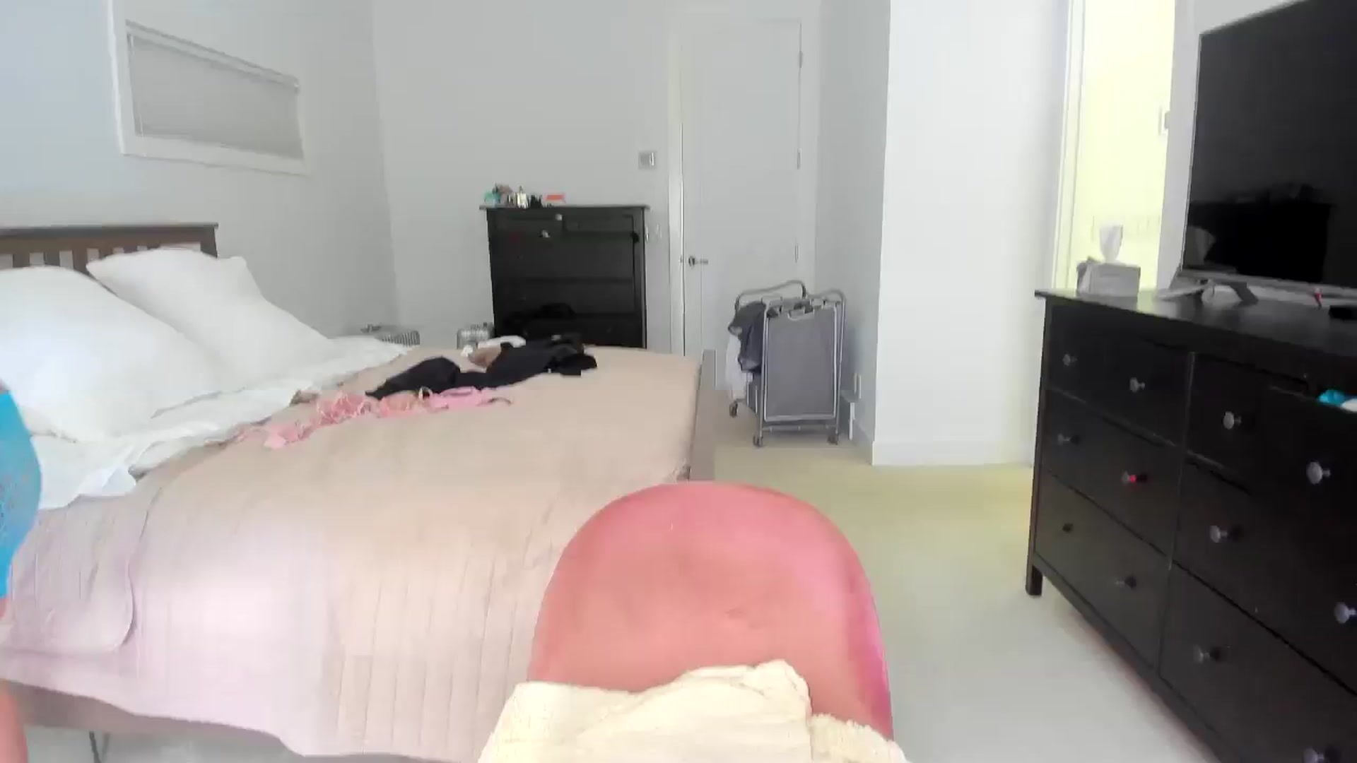 Gallery image thumbnail from Kymmmy's myfreecams stream on, 06/11/2024, 20:36 image 1 of 20