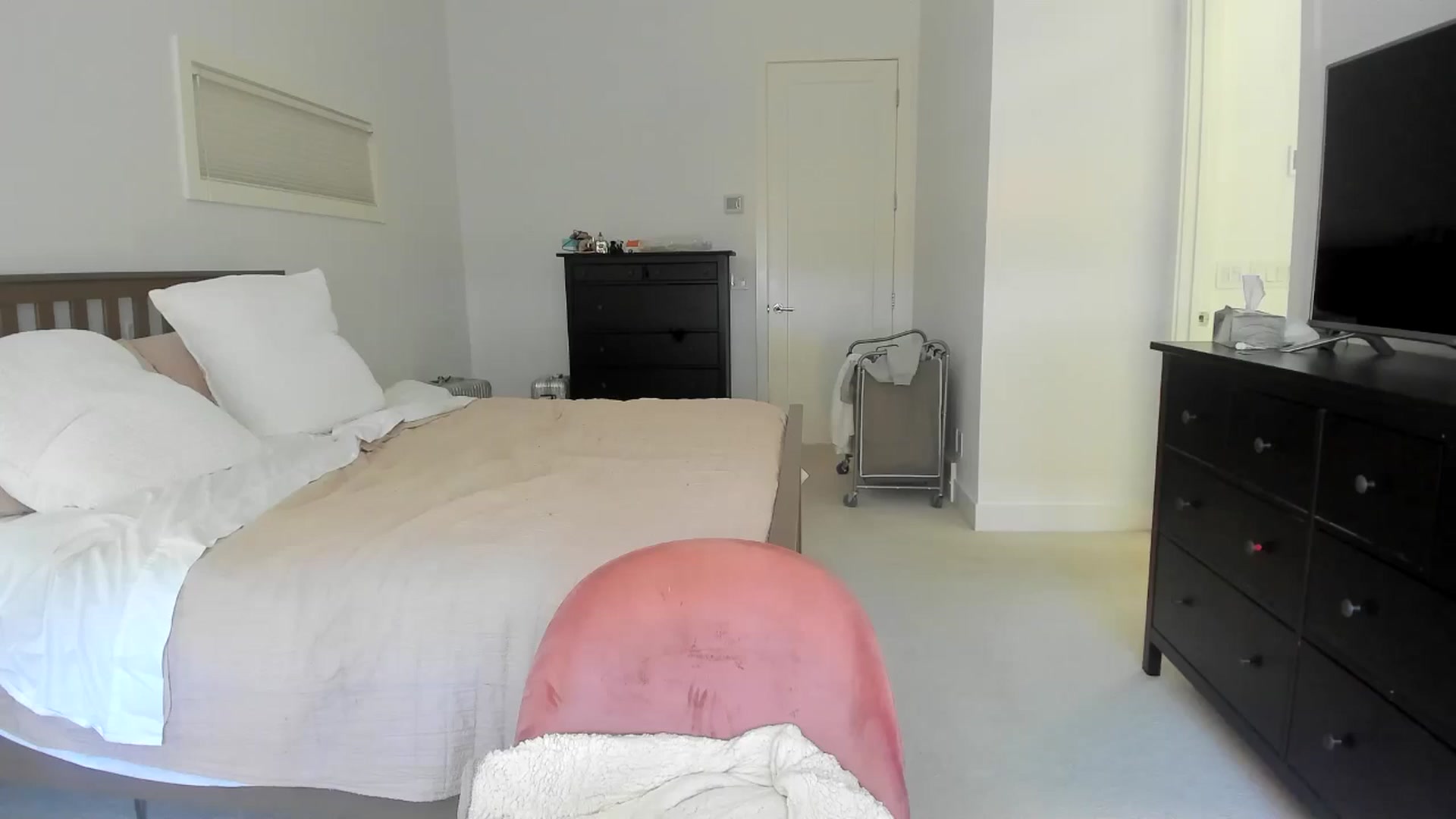 Gallery image thumbnail from Kymmmy's myfreecams stream on, 06/14/2024, 19:29 image 15 of 20