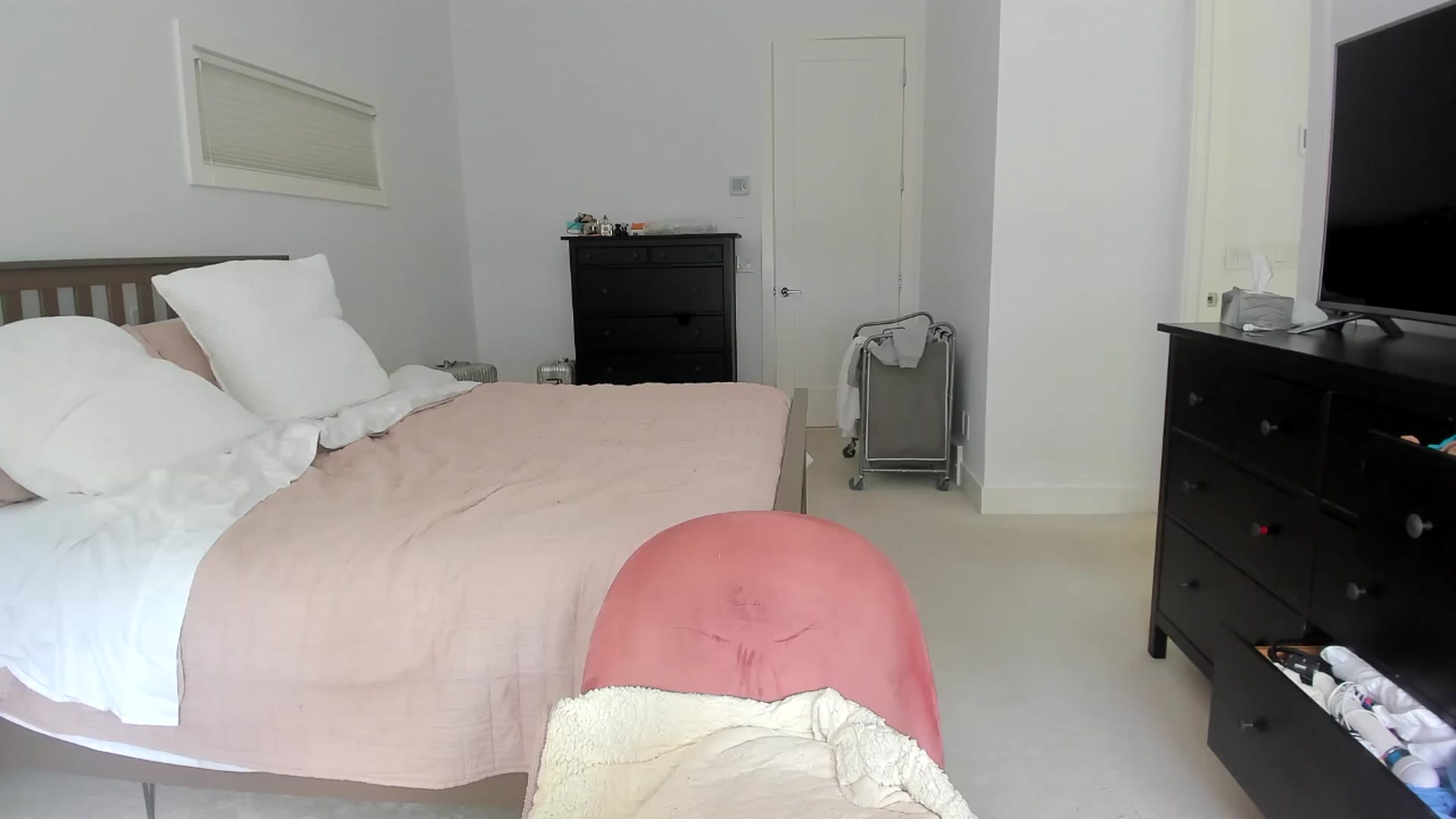 Gallery image thumbnail from Kymmmy's myfreecams stream on, 06/14/2024, 21:15 image 7 of 20