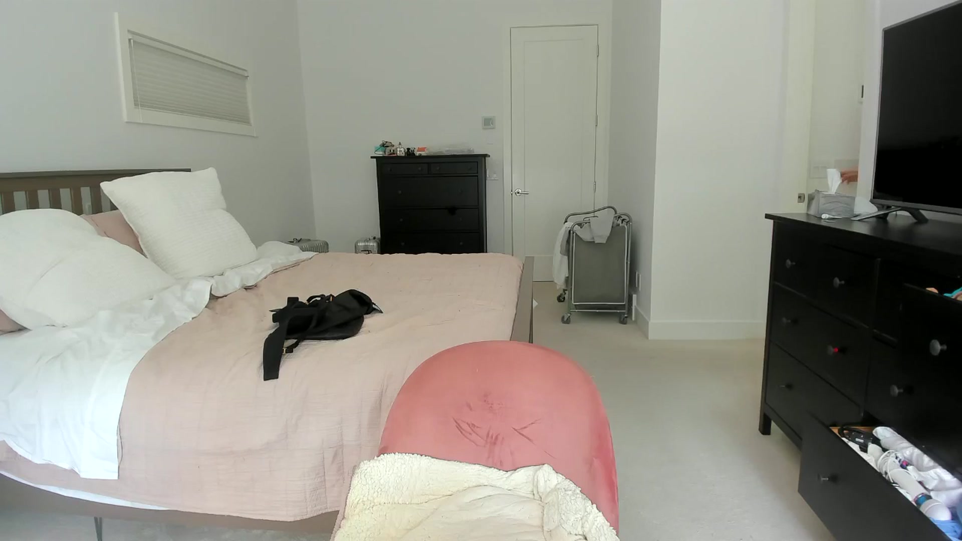 Gallery image thumbnail from Kymmmy's myfreecams stream on, 06/14/2024, 21:15 image 18 of 20