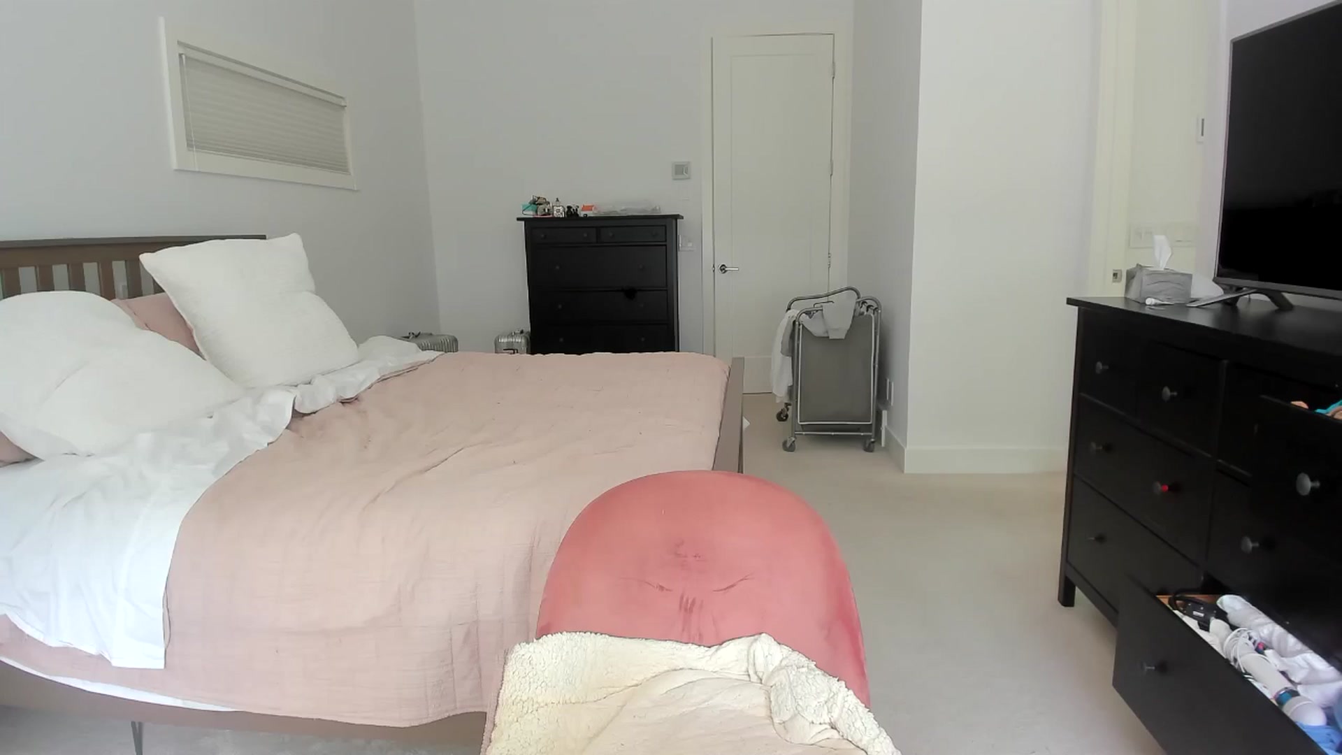 Gallery image thumbnail from Kymmmy's myfreecams stream on, 06/14/2024, 21:15 image 10 of 20