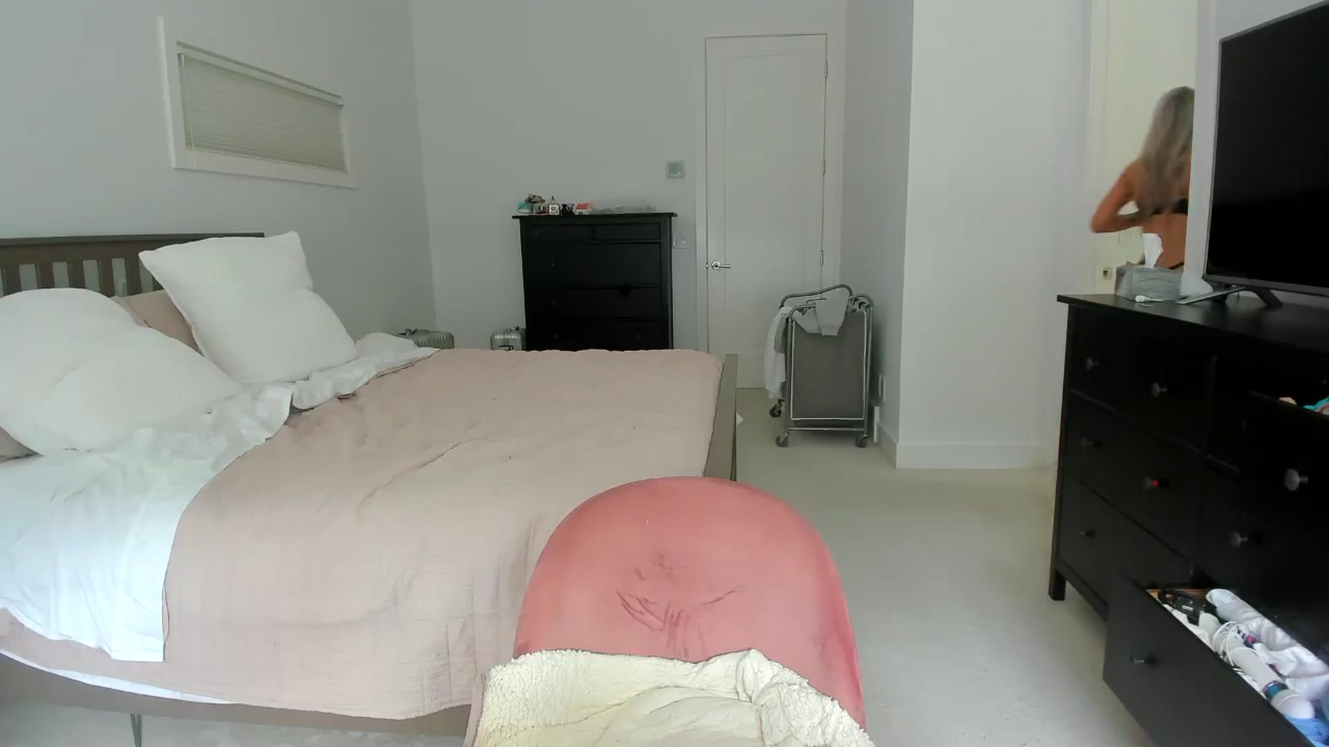Gallery image thumbnail from Kymmmy's myfreecams stream on, 06/14/2024, 21:15 image 13 of 20