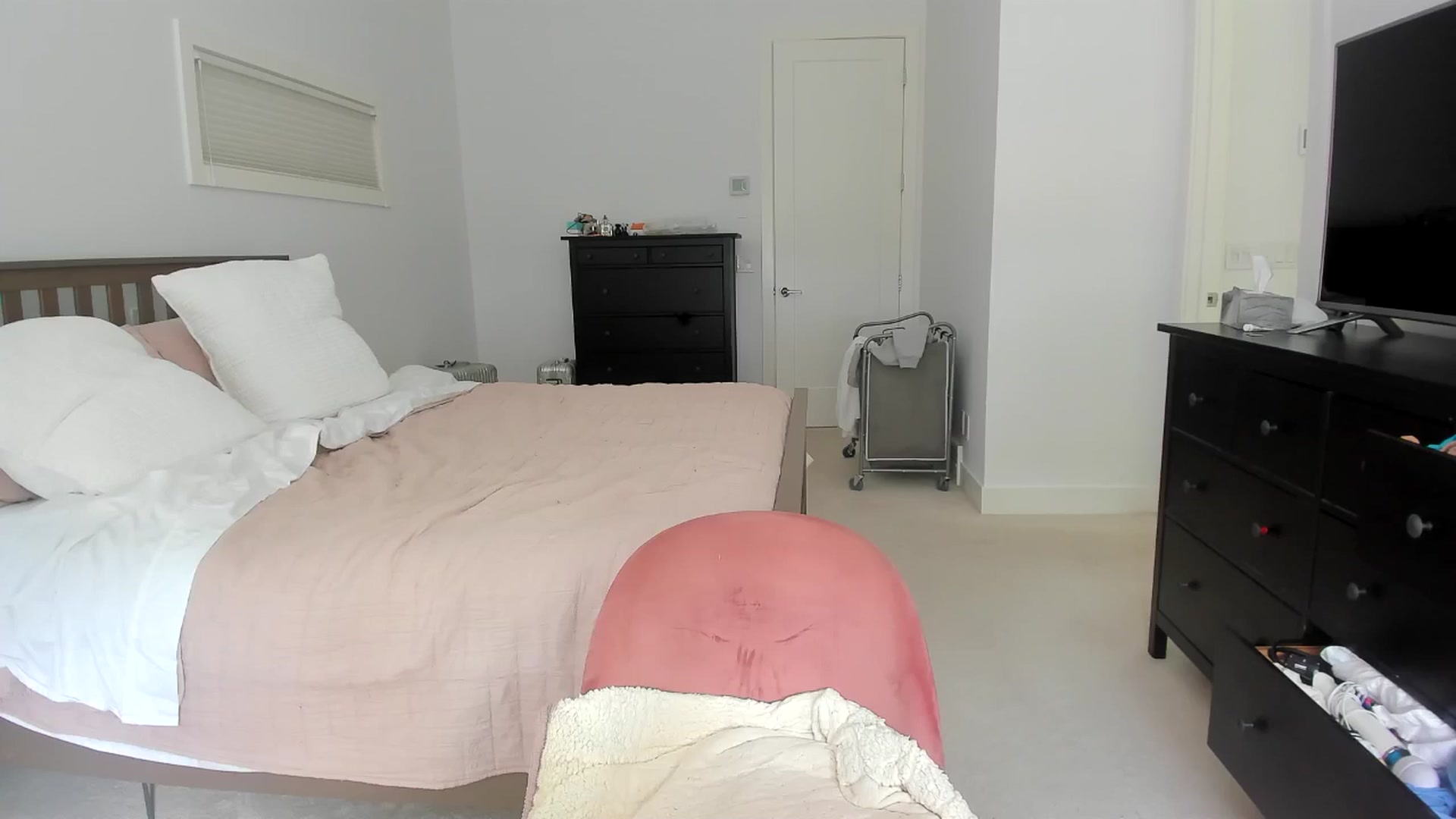 Gallery image thumbnail from Kymmmy's myfreecams stream on, 06/14/2024, 21:15 image 6 of 20