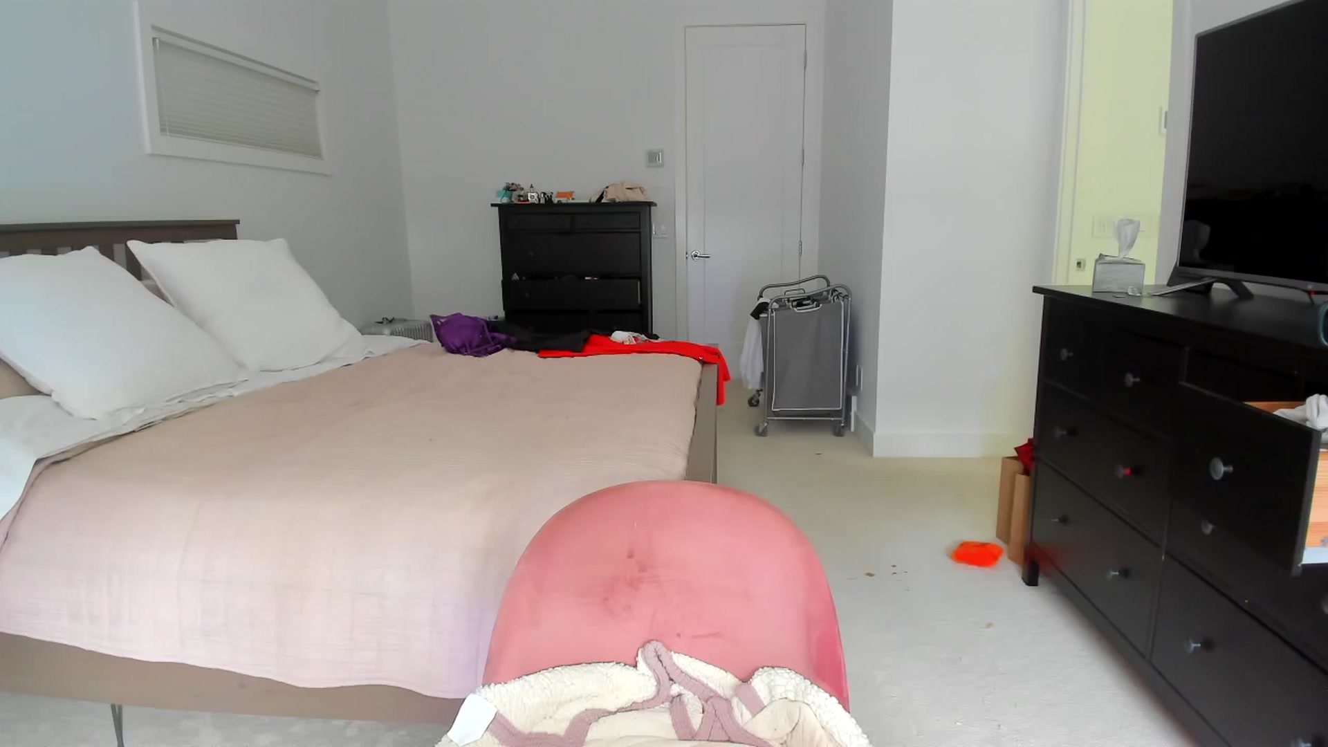 Gallery image thumbnail from Kymmmy's myfreecams stream on, 06/19/2024, 20:20 image 1 of 20