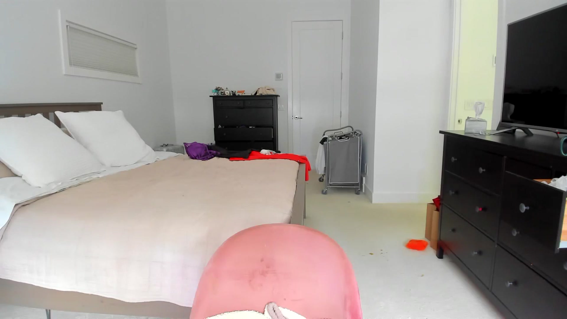 Gallery image thumbnail from Kymmmy's myfreecams stream on, 06/19/2024, 21:05 image 2 of 20