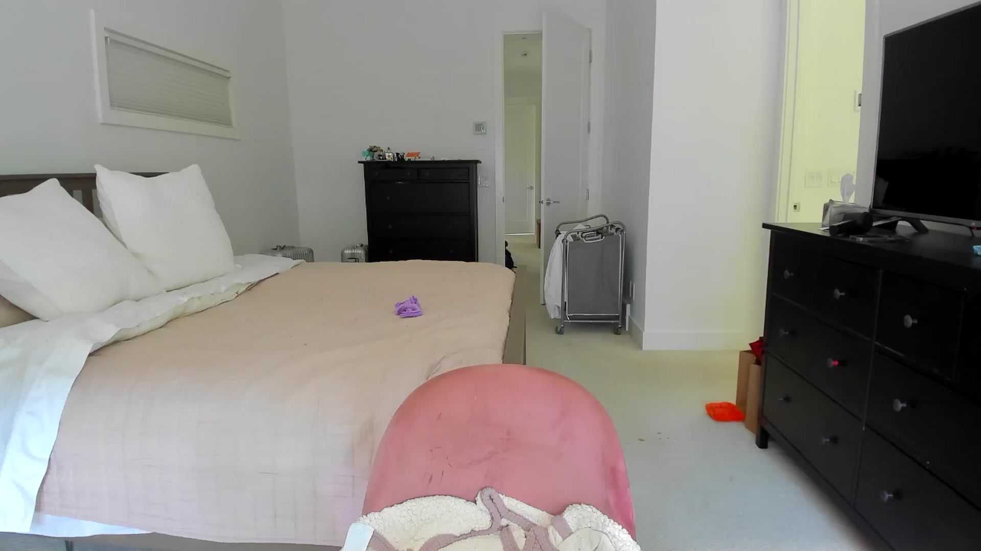 Gallery image thumbnail from Kymmmy's myfreecams stream on, 06/20/2024, 22:41 image 6 of 20