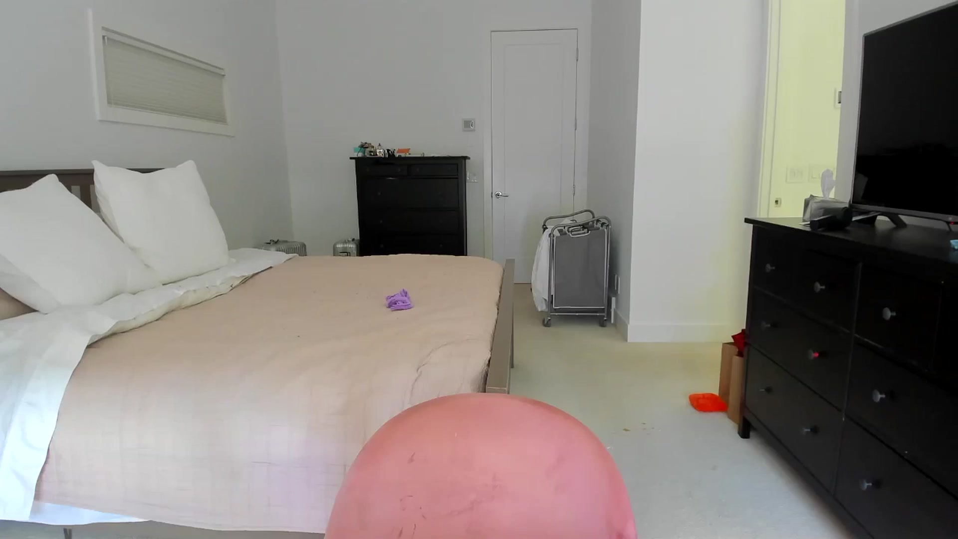 Gallery image thumbnail from Kymmmy's myfreecams stream on, 06/20/2024, 22:41 image 4 of 20