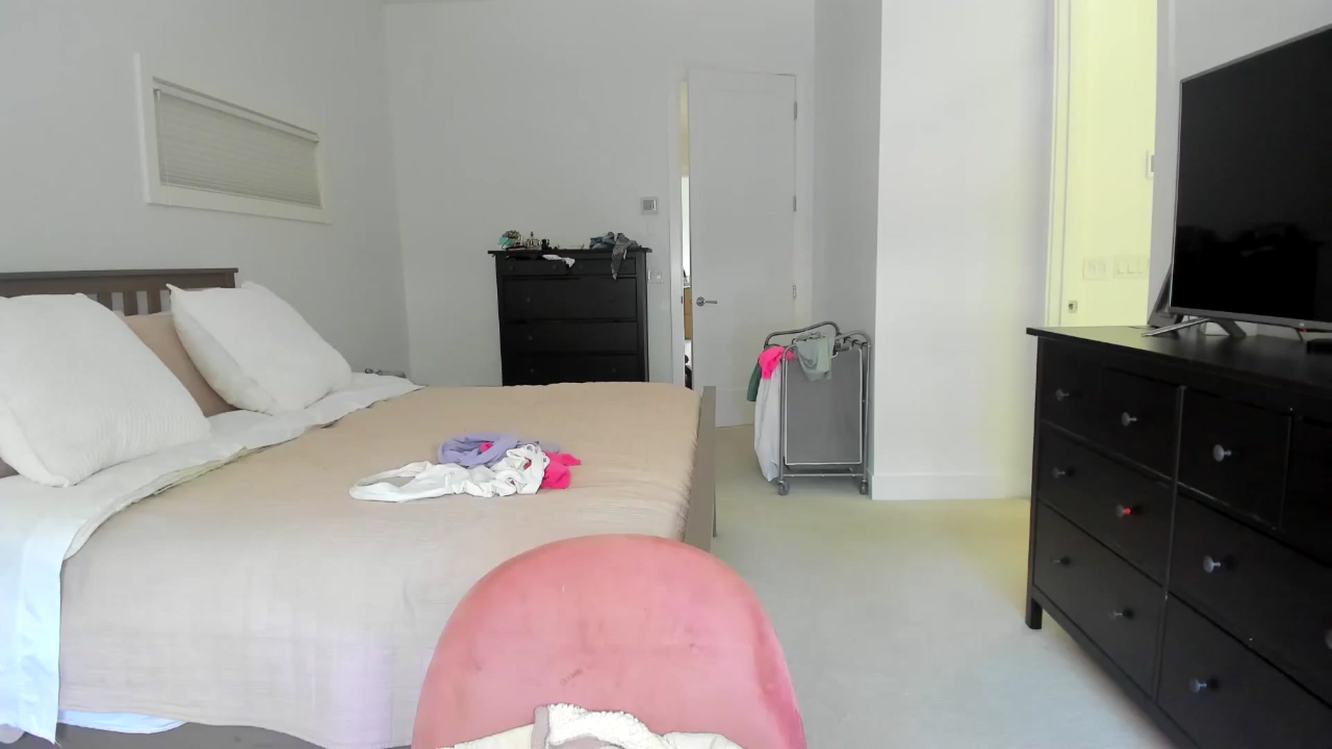 Gallery image thumbnail from Kymmmy's myfreecams stream on, 06/26/2024, 19:01 image 13 of 20
