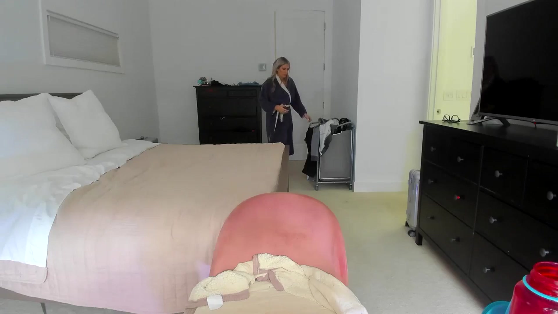 Gallery image thumbnail from Kymmmy's myfreecams stream on, 07/03/2024, 20:39 image 12 of 20