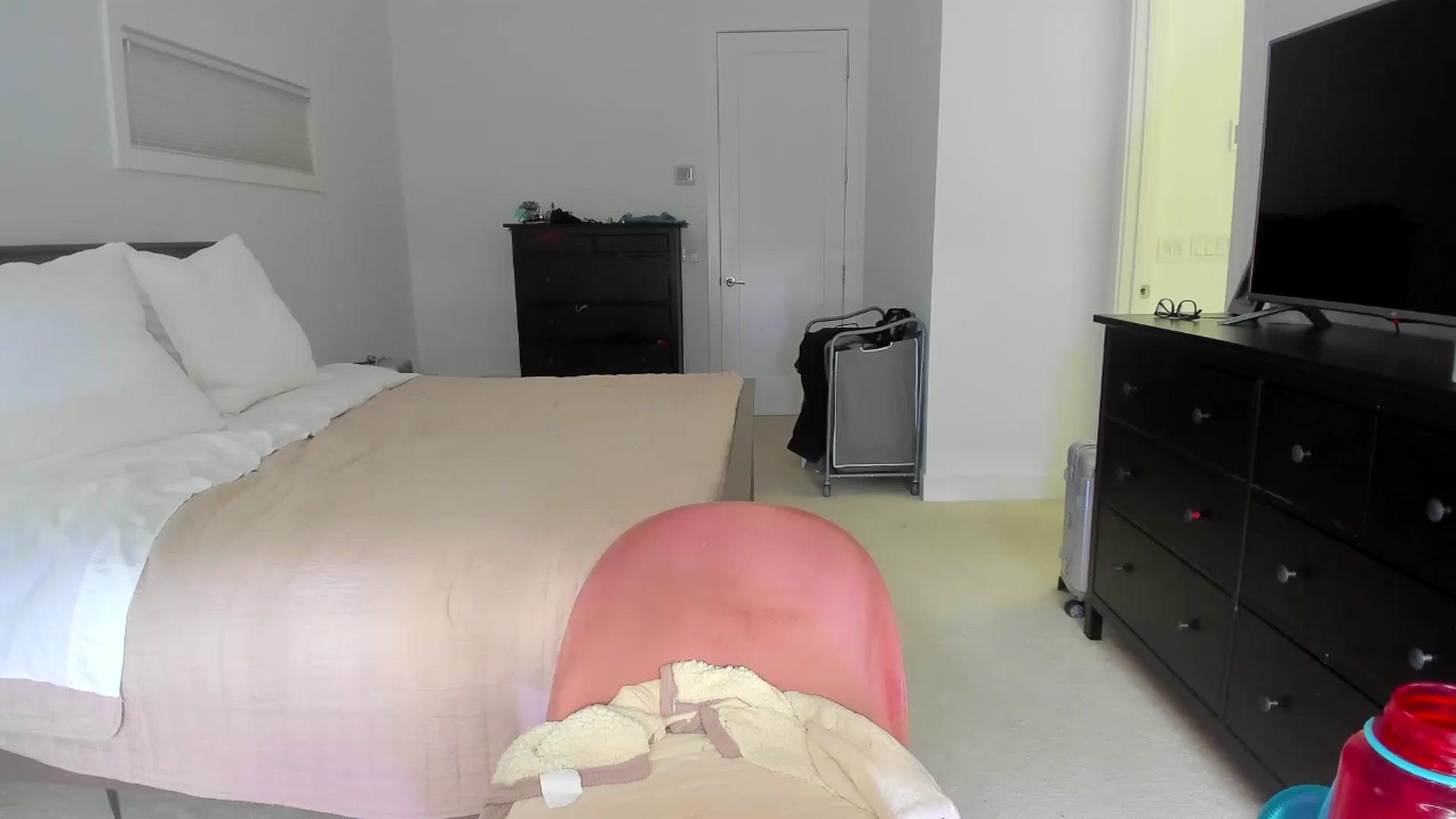 Gallery image thumbnail from Kymmmy's myfreecams stream on, 07/03/2024, 20:39 image 17 of 20