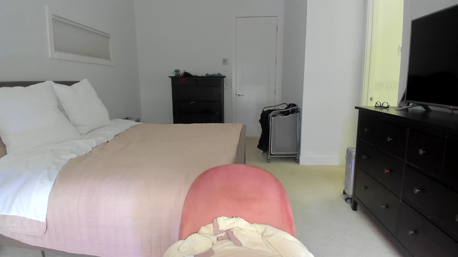 Gallery image thumbnail from Kymmmy's myfreecams stream on, 07/03/2024, 21:07 image 16 of 20