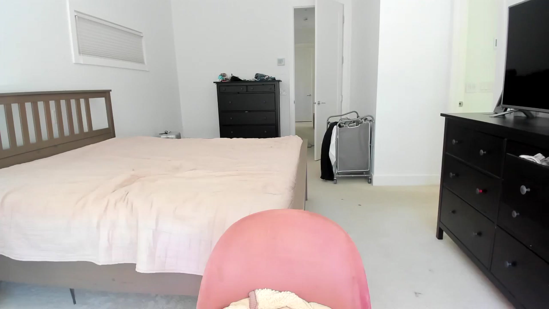 Gallery image thumbnail from Kymmmy's myfreecams stream on, 07/07/2024, 21:53 image 14 of 20