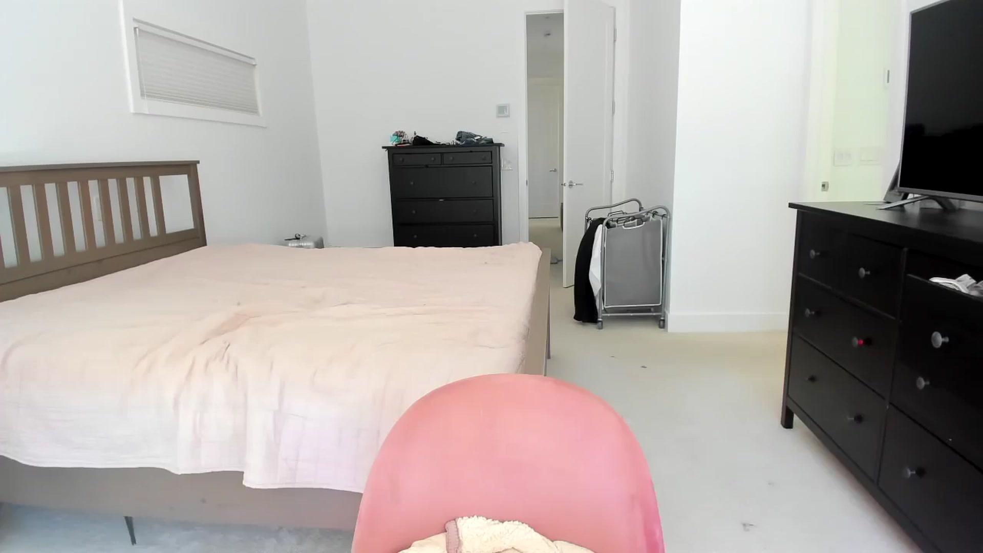 Gallery image thumbnail from Kymmmy's myfreecams stream on, 07/07/2024, 21:53 image 15 of 20