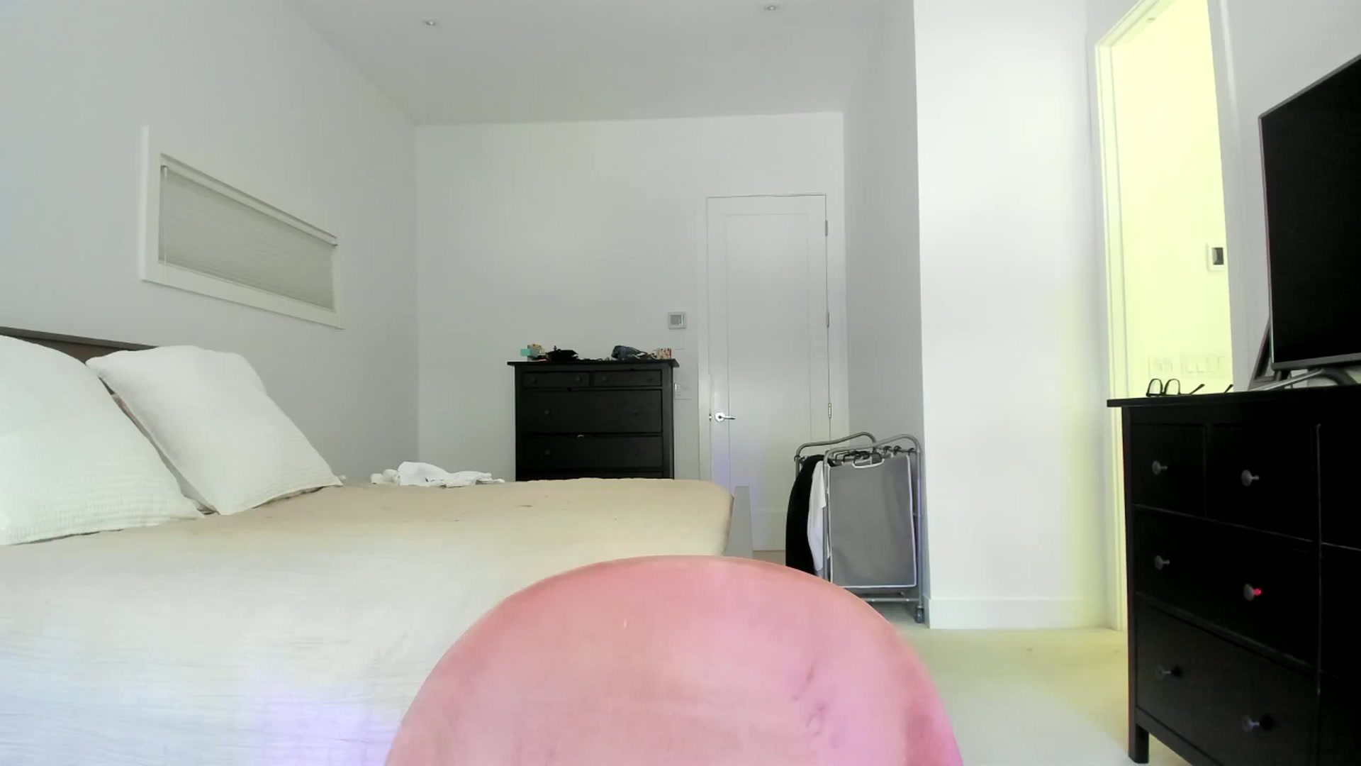 Gallery image thumbnail from Kymmmy's myfreecams stream on, 07/08/2024, 18:19 image 14 of 20