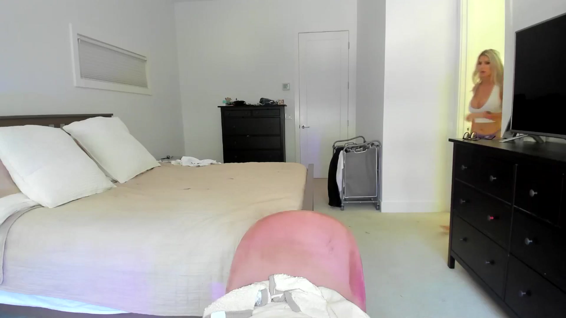 Gallery image thumbnail from Kymmmy's myfreecams stream on, 07/08/2024, 18:19 image 20 of 20