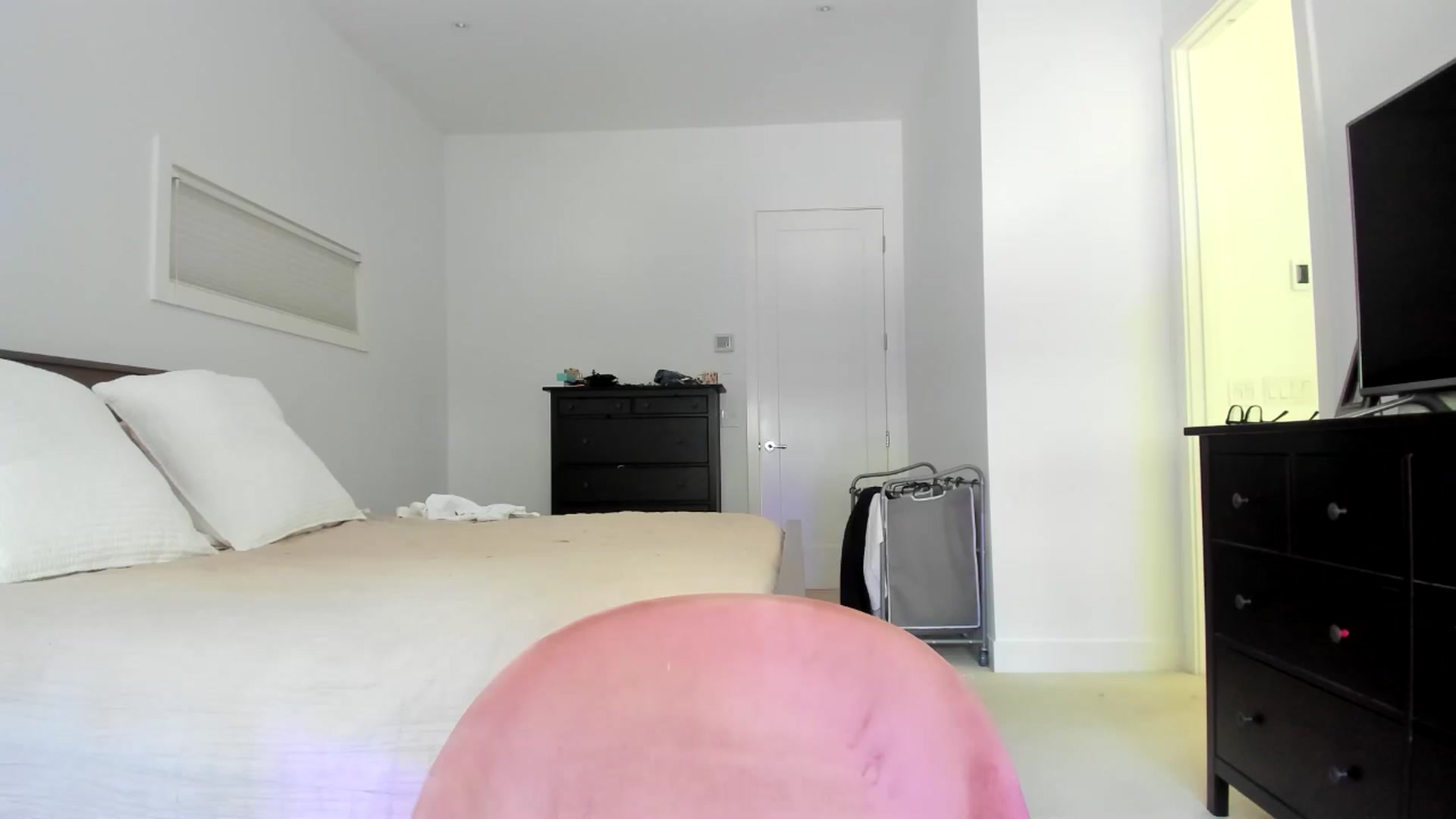 Gallery image thumbnail from Kymmmy's myfreecams stream on, 07/08/2024, 18:19 image 16 of 20