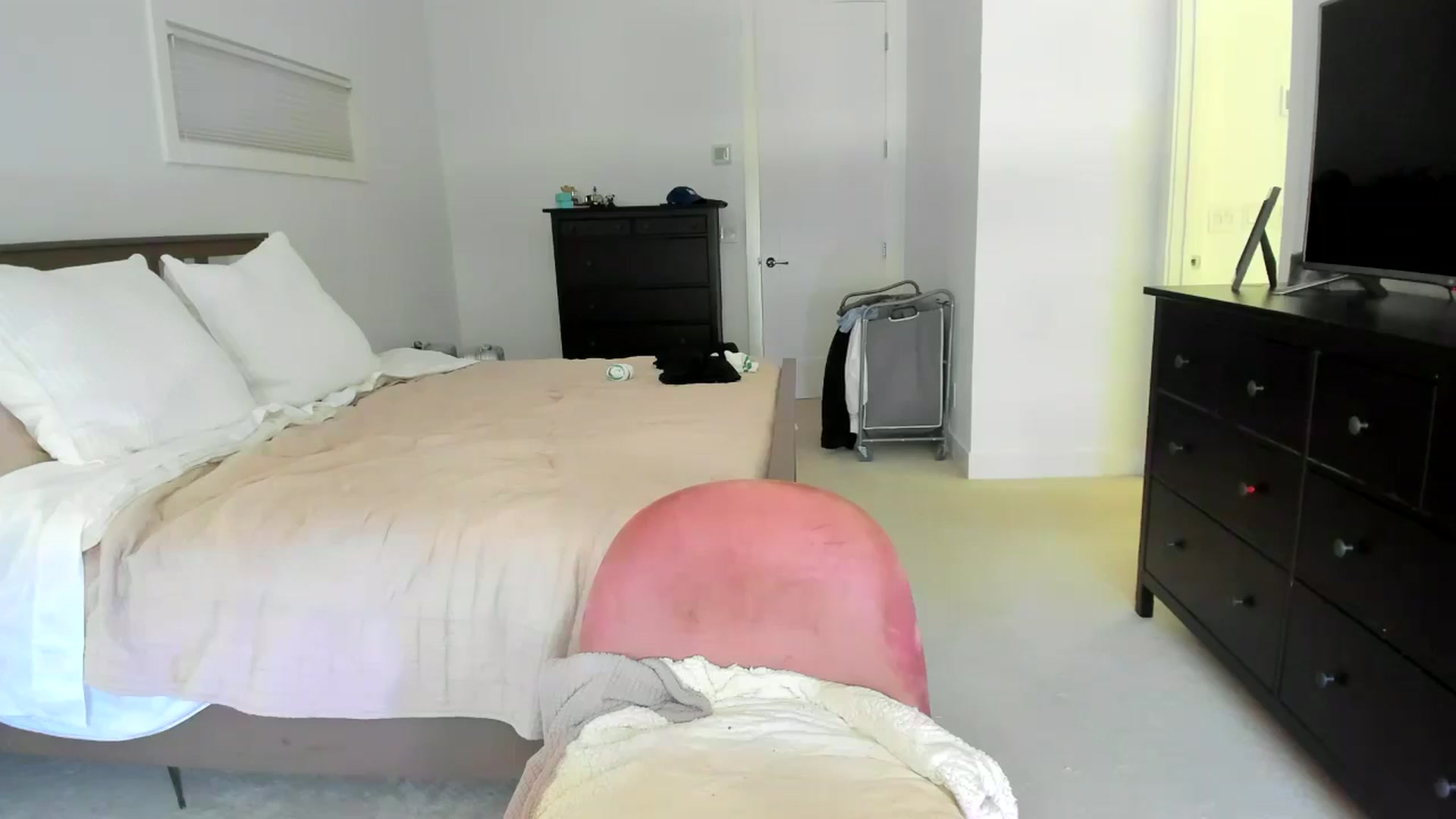 Gallery image thumbnail from Kymmmy's myfreecams stream on, 07/09/2024, 18:06 image 7 of 20
