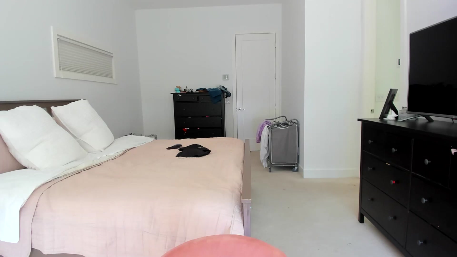 Gallery image thumbnail from Kymmmy's myfreecams stream on, 07/15/2024, 22:22 image 15 of 20