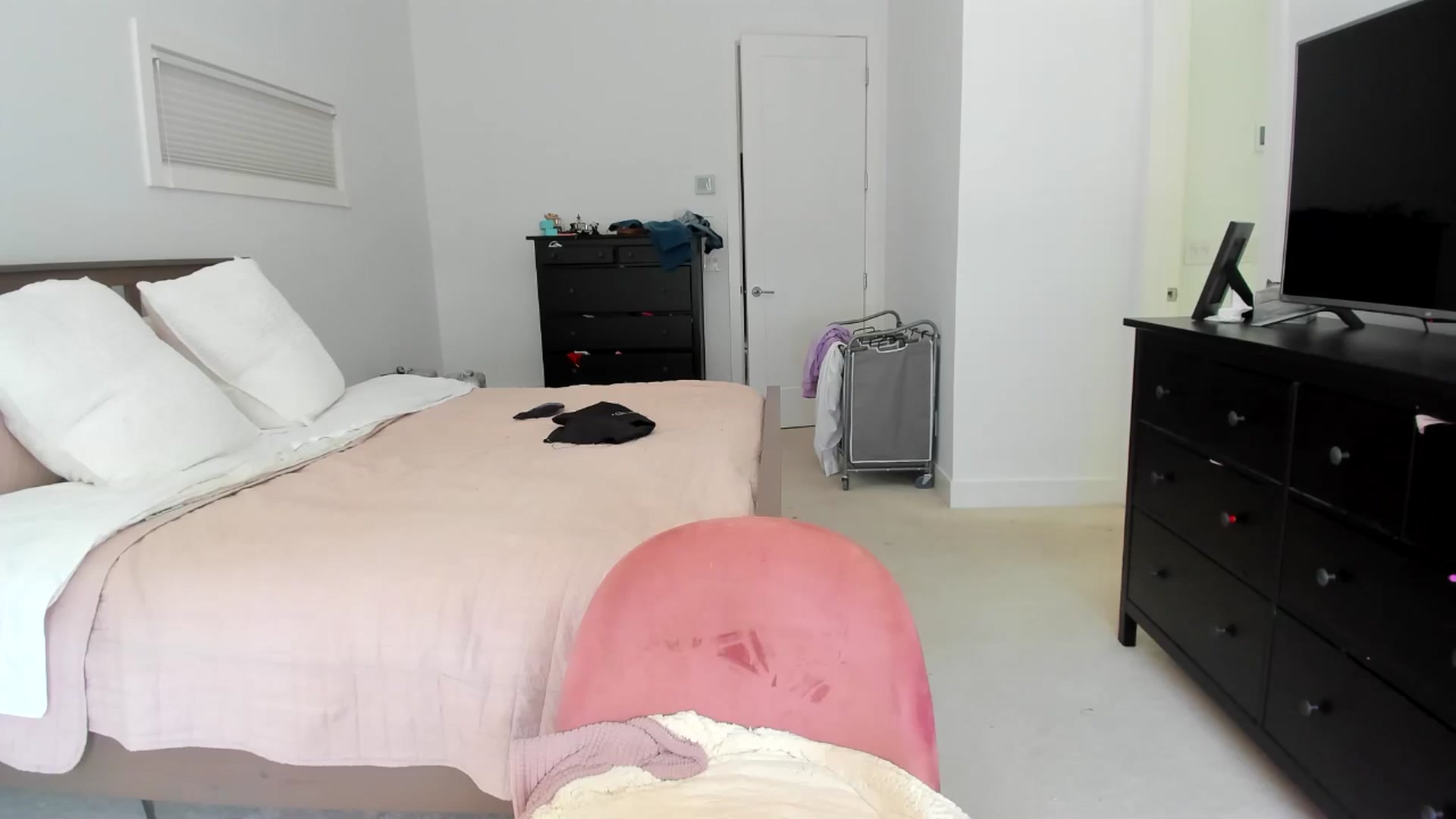 Gallery image thumbnail from Kymmmy's myfreecams stream on, 07/15/2024, 22:22 image 12 of 20
