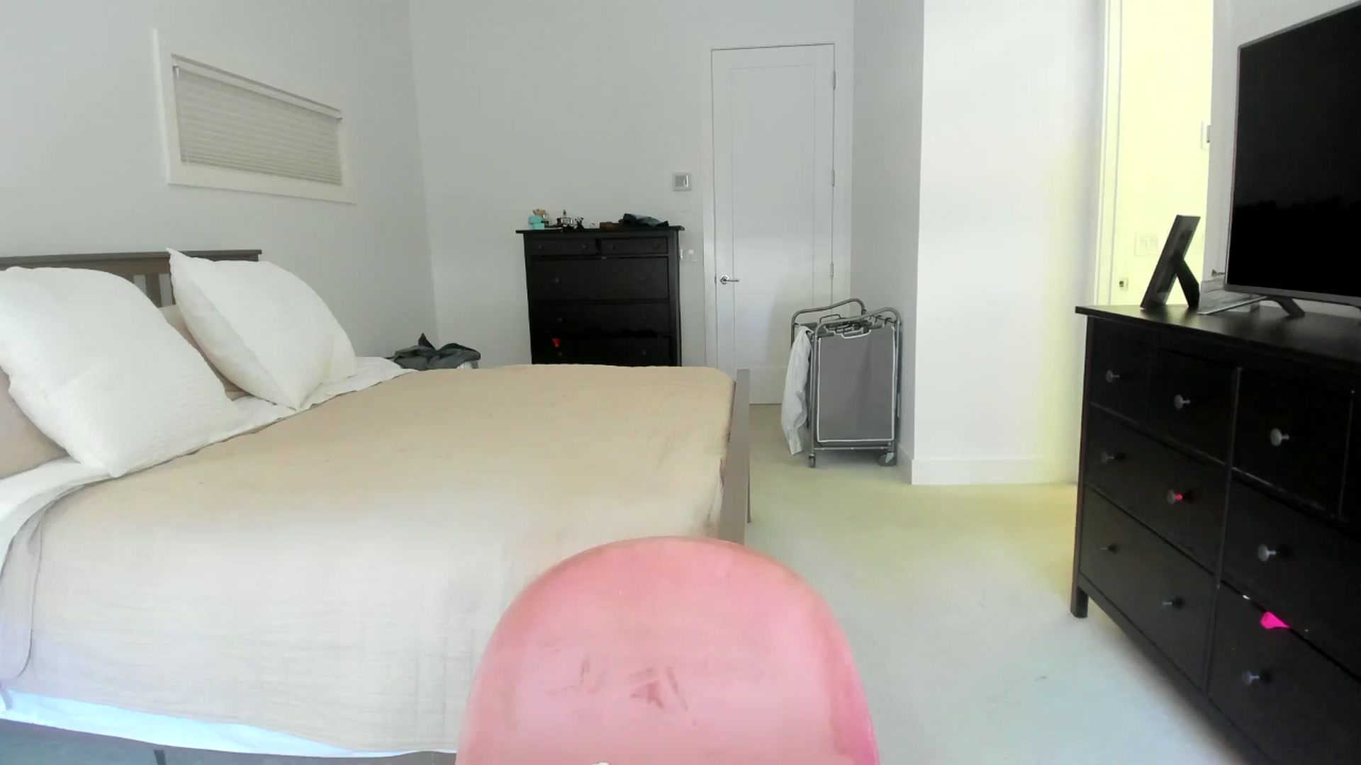 Gallery image thumbnail from Kymmmy's myfreecams stream on, 07/16/2024, 19:46 image 9 of 20