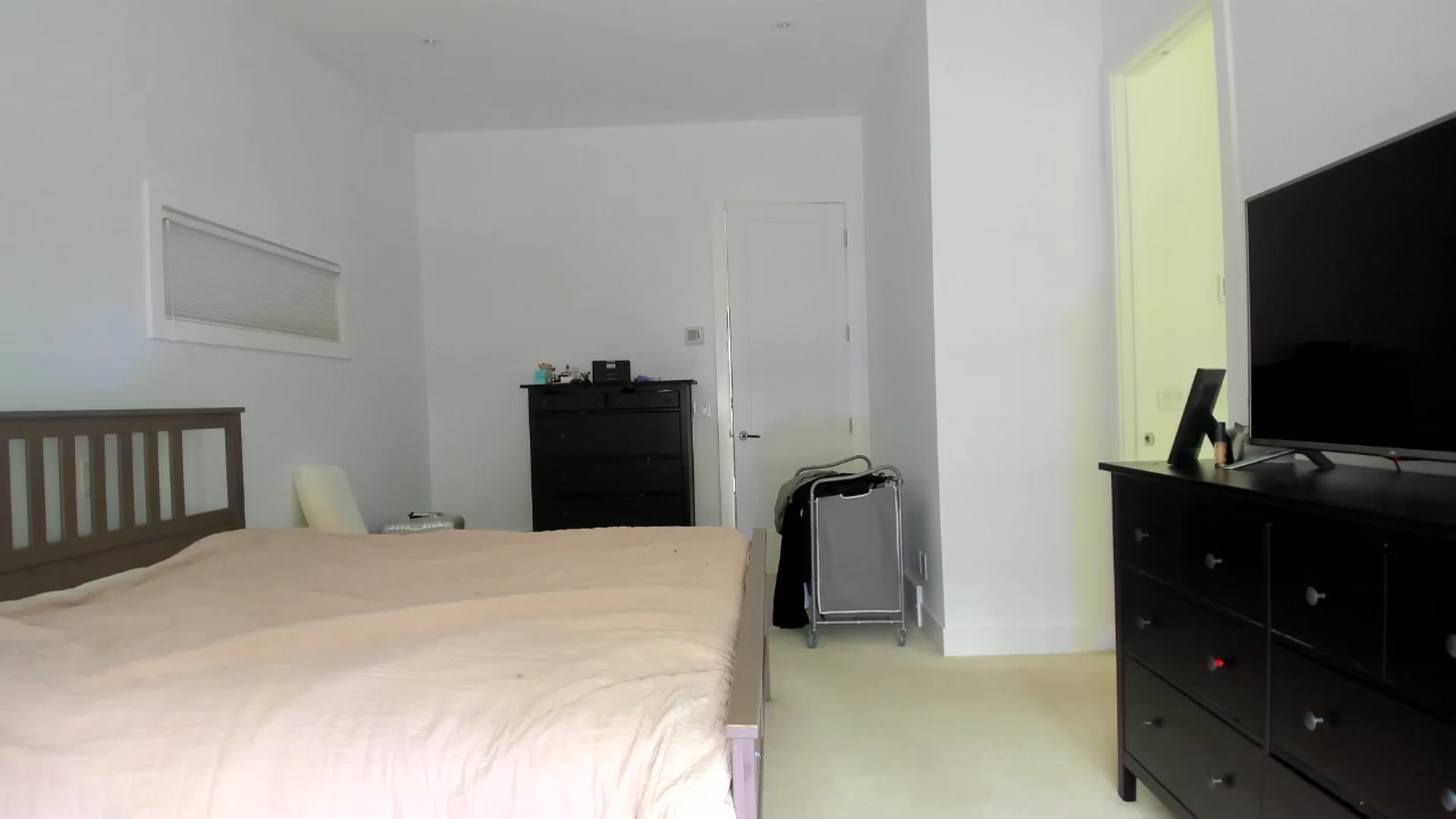 Gallery image thumbnail from Kymmmy's myfreecams stream on, 07/25/2024, 19:10 image 12 of 20