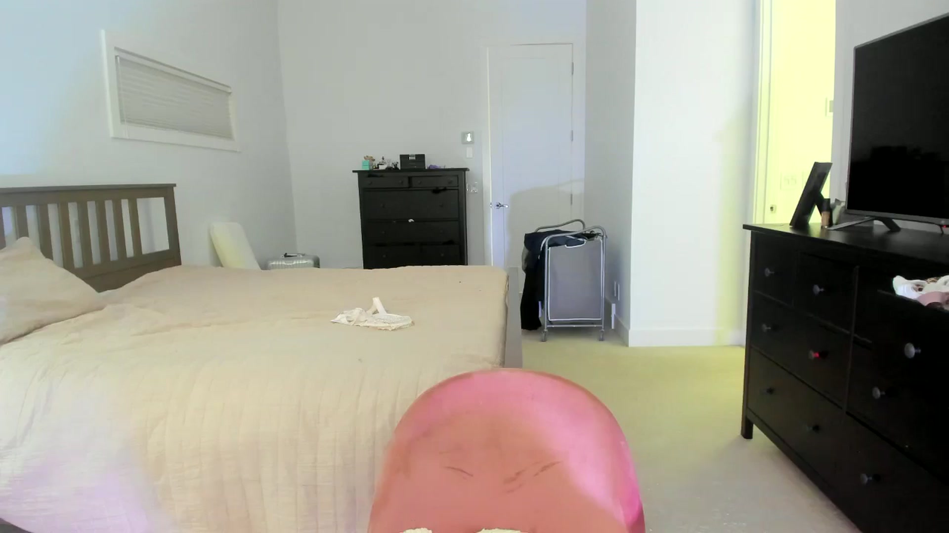 Gallery image thumbnail from Kymmmy's myfreecams stream on, 07/25/2024, 22:44 image 10 of 20