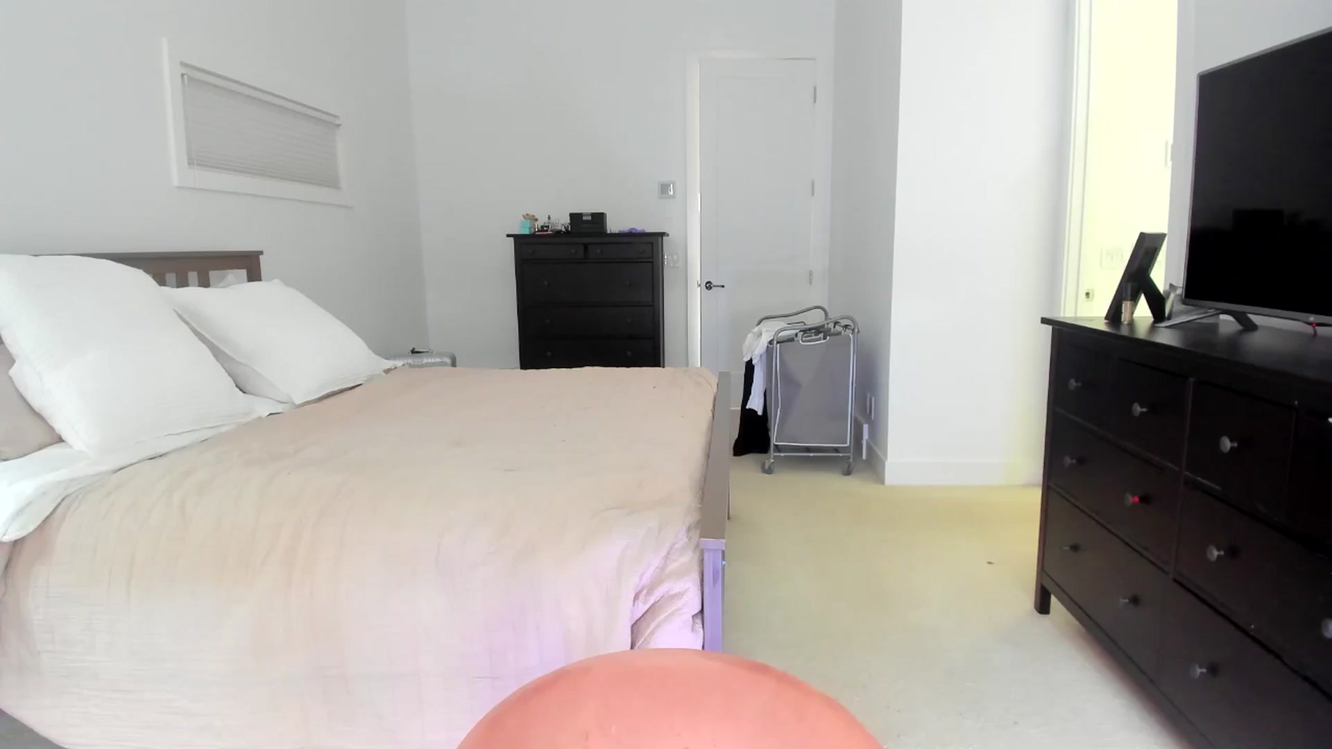 Gallery image thumbnail from Kymmmy's myfreecams stream on, 07/29/2024, 19:28 image 17 of 20