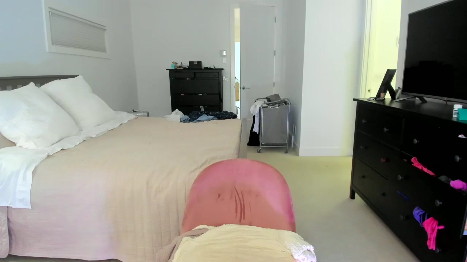 Gallery image thumbnail from Kymmmy's myfreecams stream on, 08/02/2024, 24:16 image 20 of 20