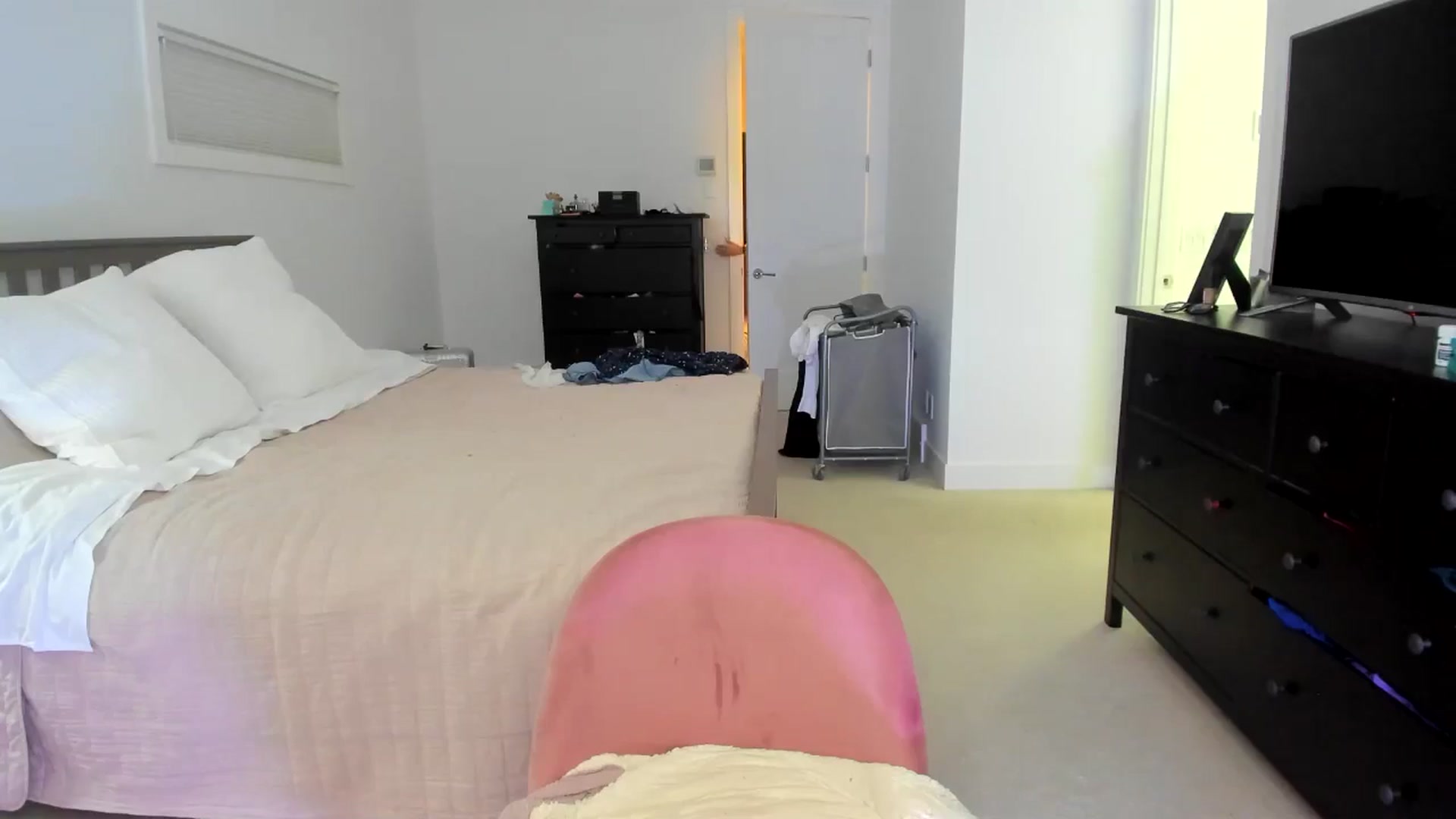 Gallery image thumbnail from Kymmmy's myfreecams stream on, 08/02/2024, 05:21 image 10 of 20