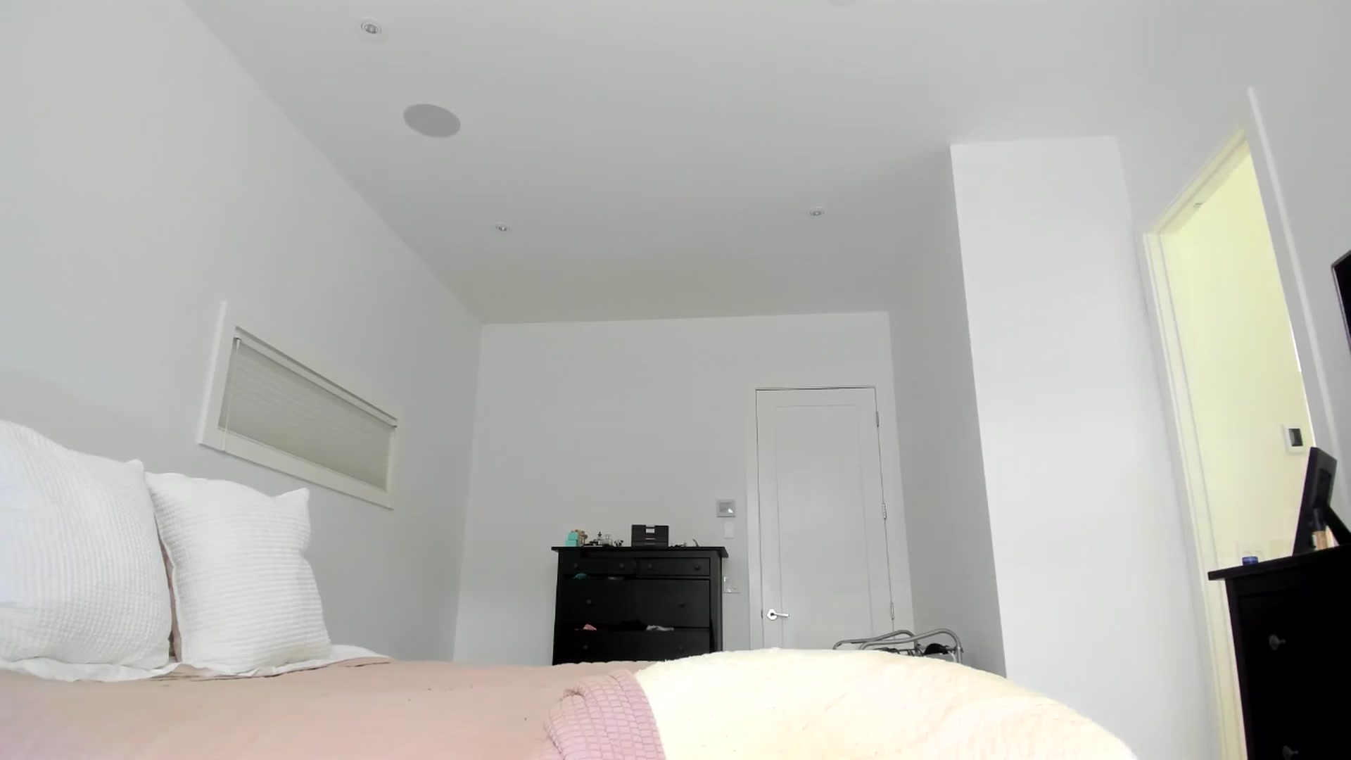 Gallery image thumbnail from Kymmmy's myfreecams stream on, 08/04/2024, 20:08 image 10 of 20