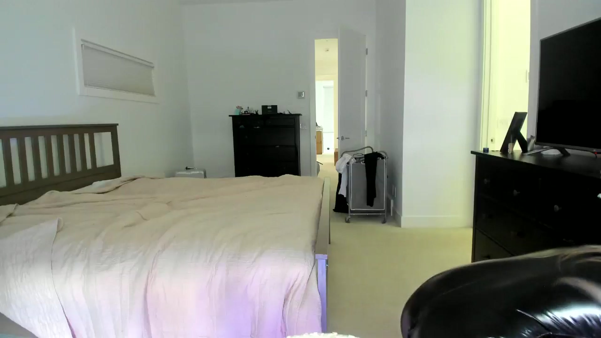 Gallery image thumbnail from Kymmmy's myfreecams stream on, 08/05/2024, 20:30 image 17 of 20