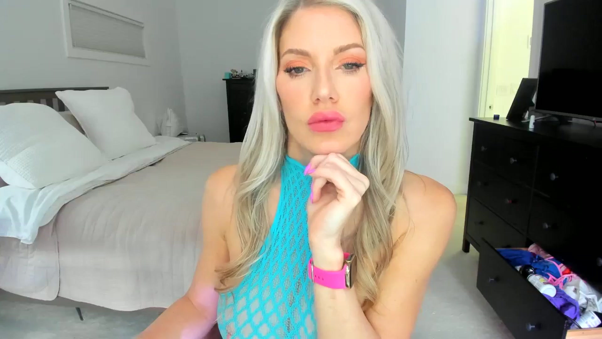Gallery image thumbnail from Kymmmy's myfreecams stream on, 08/09/2024, 21:57 image 14 of 20