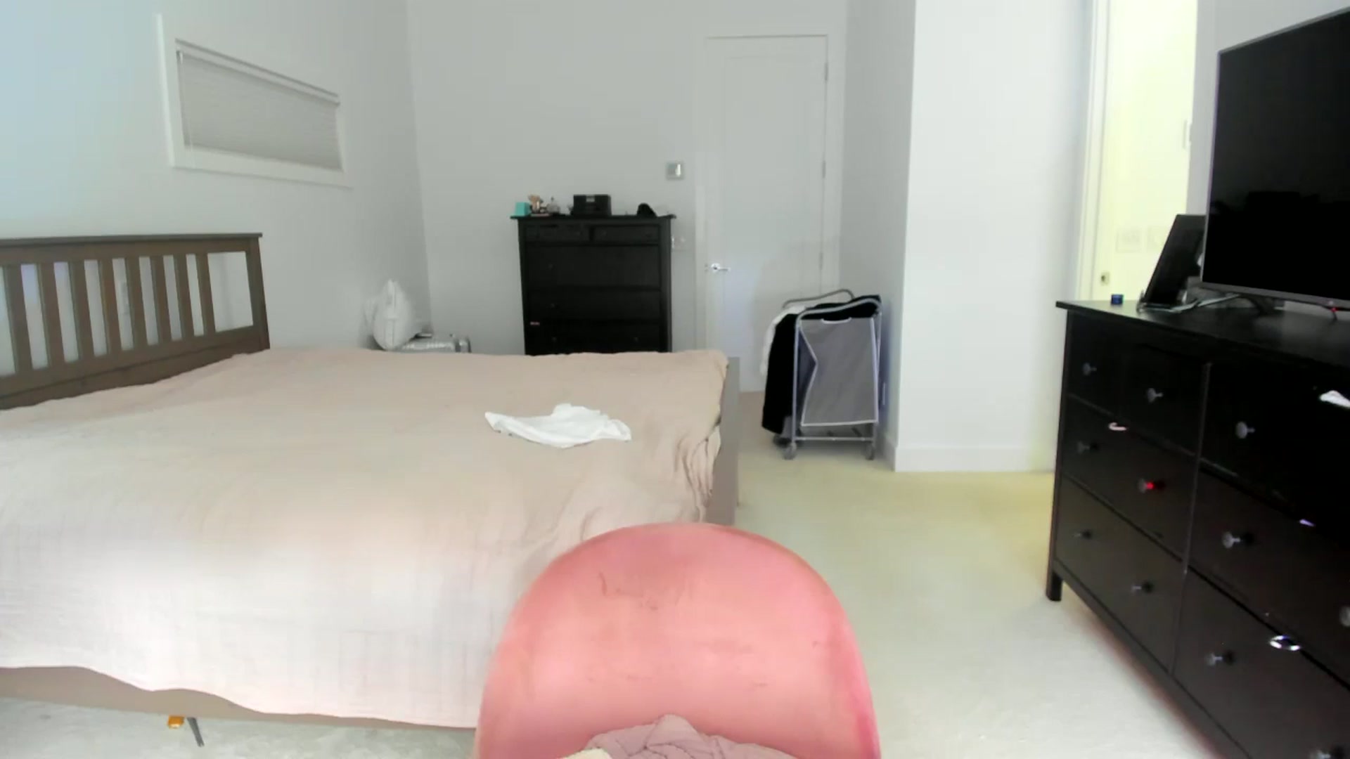 Gallery image thumbnail from Kymmmy's myfreecams stream on, 08/12/2024, 20:17 image 12 of 20