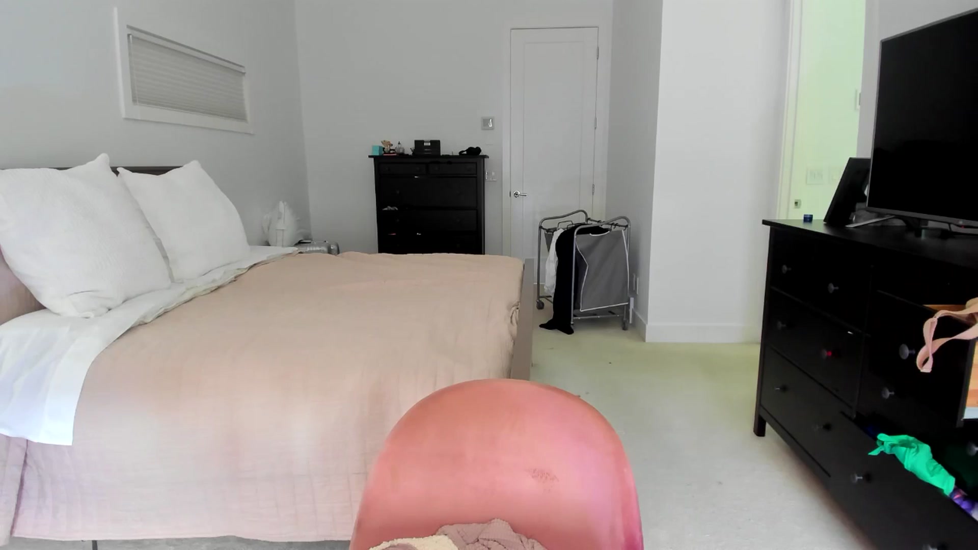 Gallery image thumbnail from Kymmmy's myfreecams stream on, 08/14/2024, 21:29 image 18 of 20