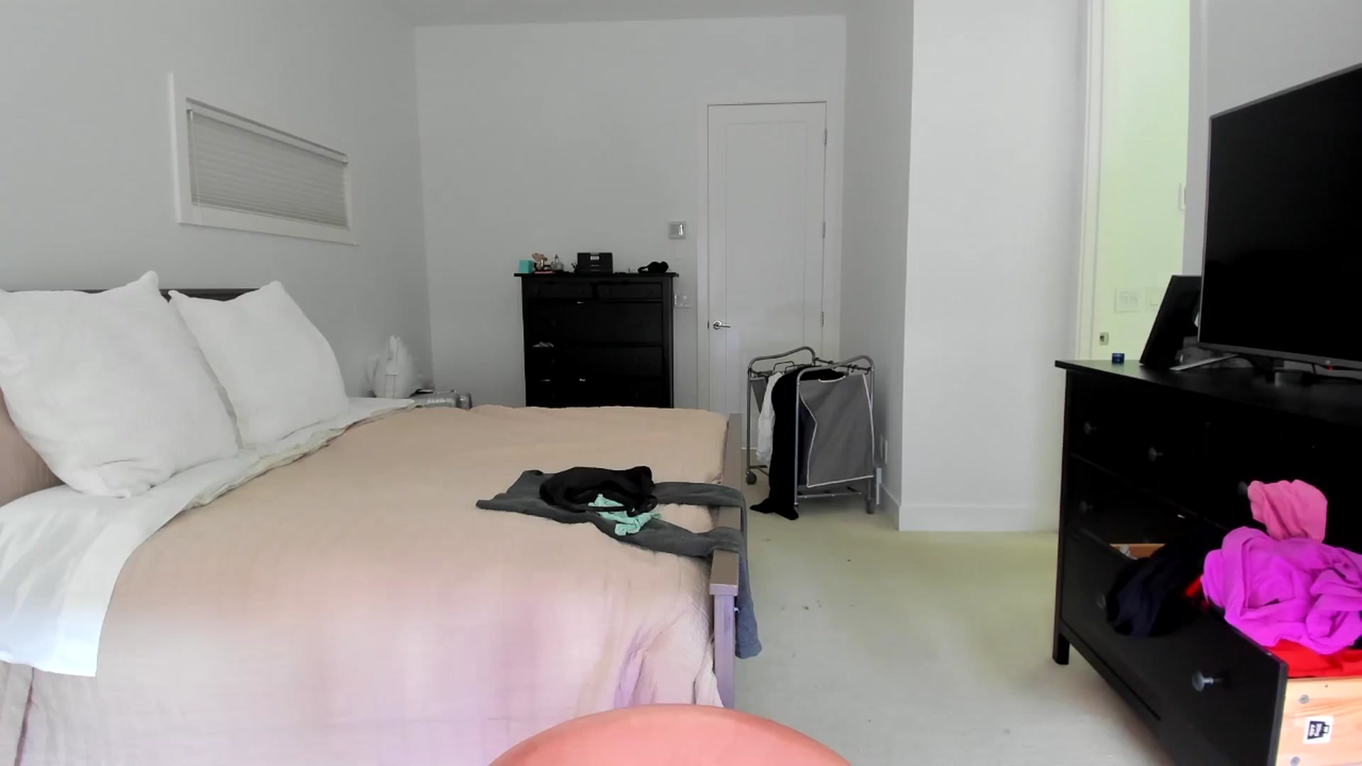 Gallery image thumbnail from Kymmmy's myfreecams stream on, 08/14/2024, 21:29 image 19 of 20