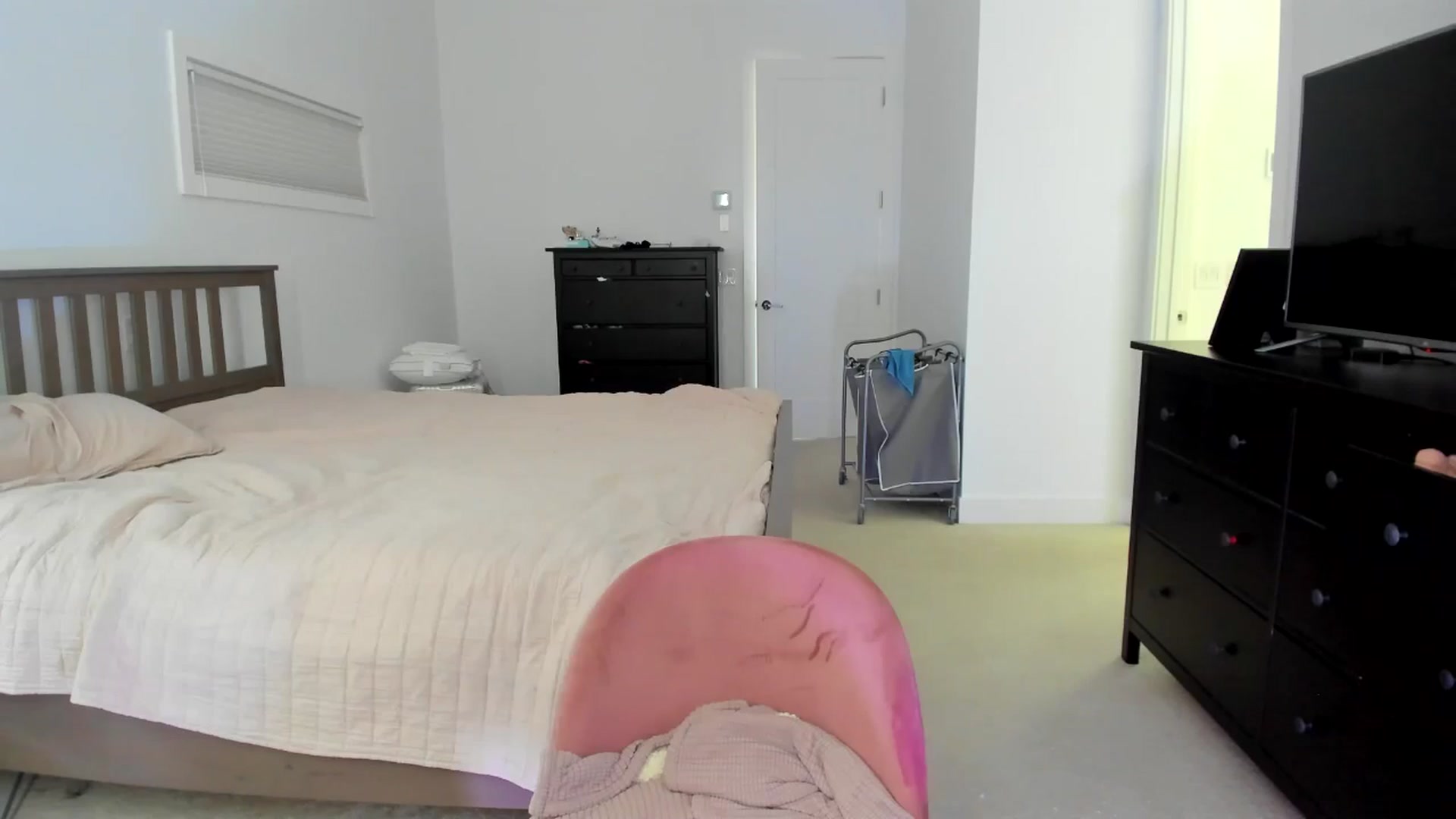 Gallery image thumbnail from Kymmmy's myfreecams stream on, 08/21/2024, 24:04 image 10 of 20