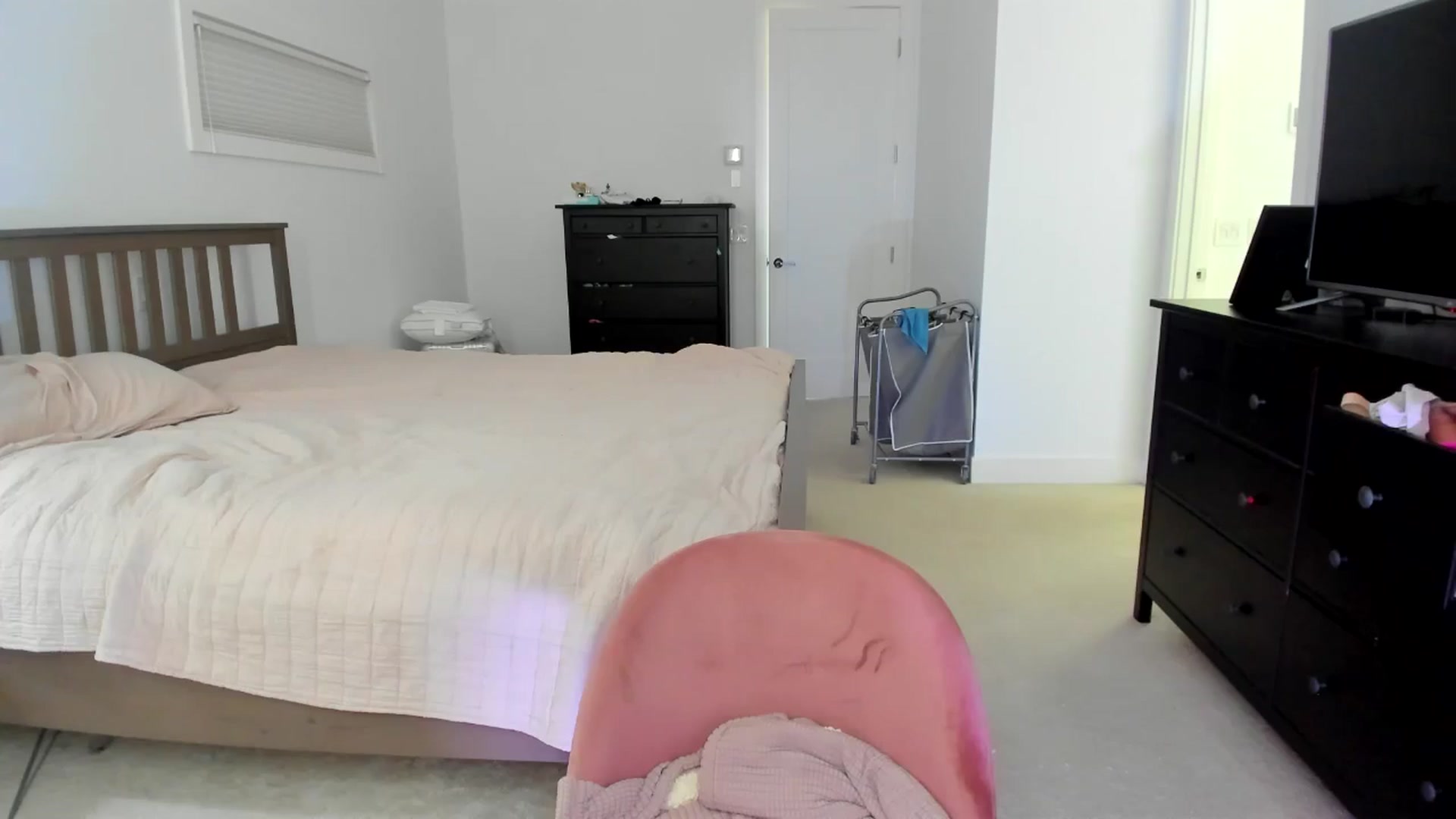 Gallery image thumbnail from Kymmmy's myfreecams stream on, 08/21/2024, 24:56 image 5 of 20